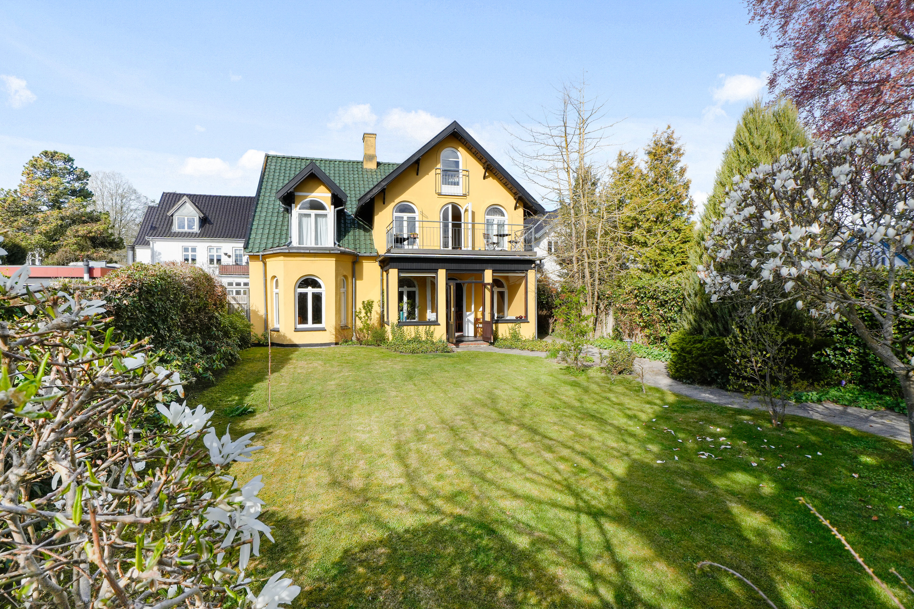 Villa: Facade på Strandvejen 649, Taarbæk, 2930 Klampenborg