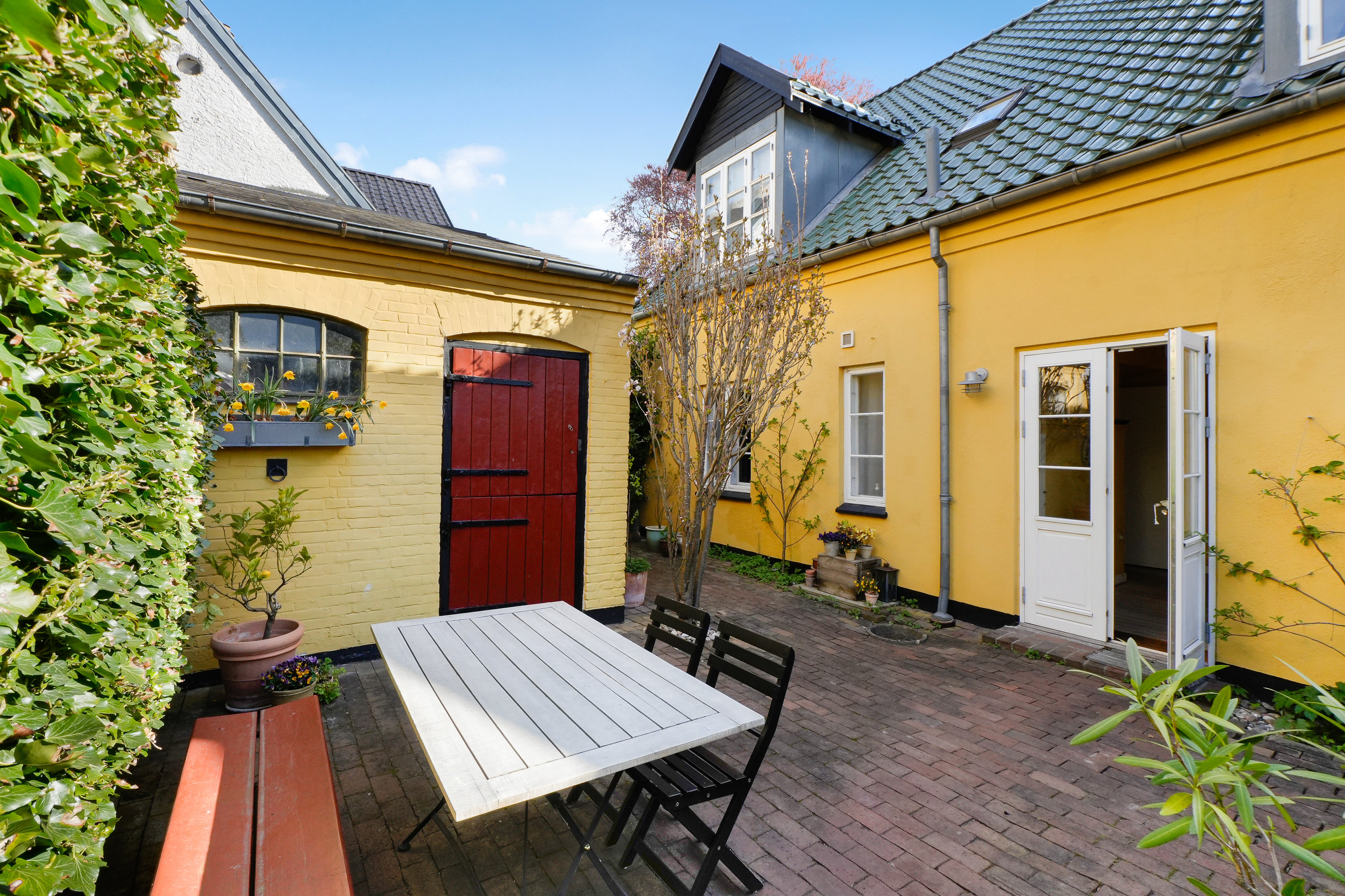 Fremhævet terrasse billede i fuldskærmstilstand. Billede af Strandvejen 649, Taarbæk, 2930 Klampenborg