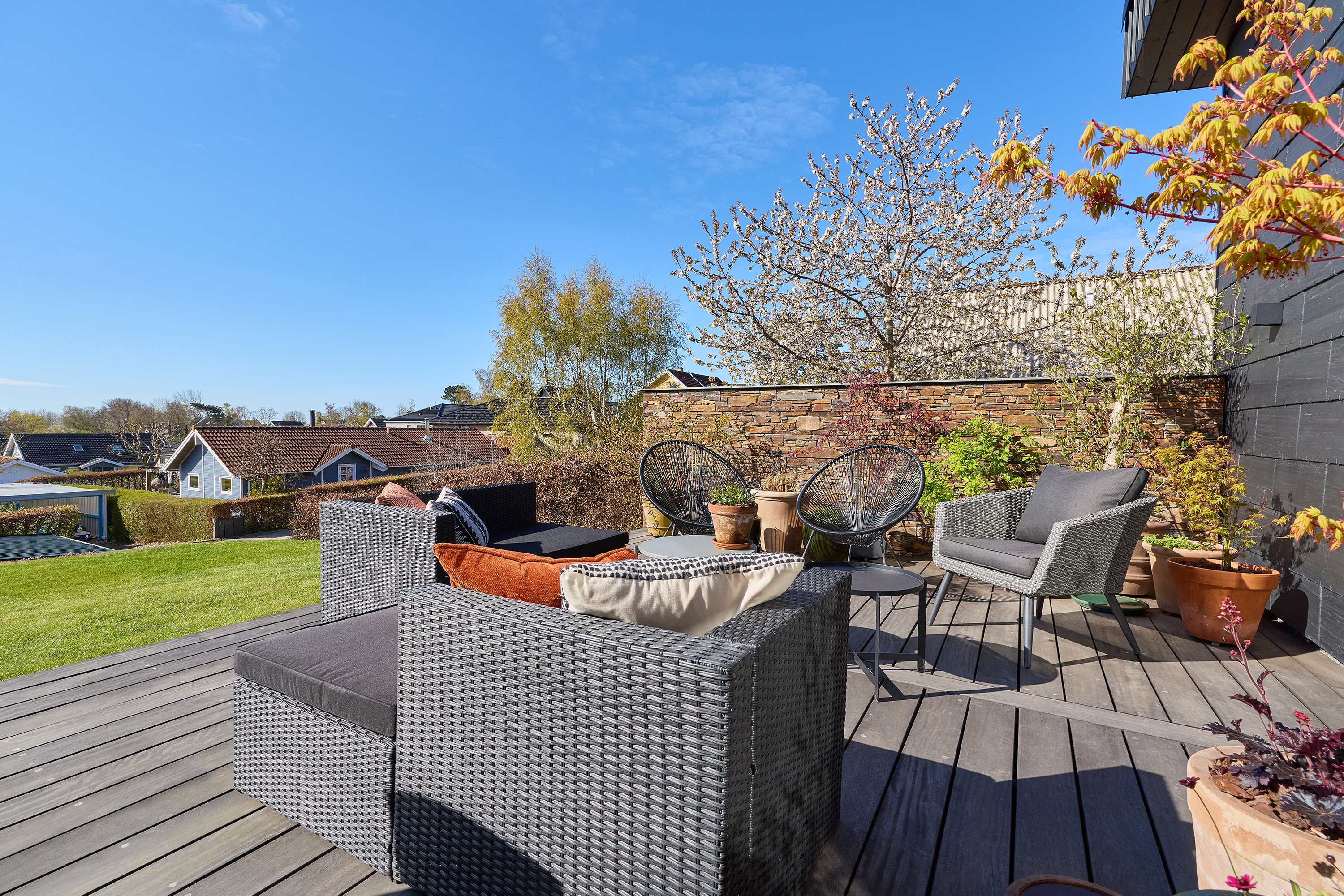 Fremhævet terrasse billede i fuldskærmstilstand. Billede af Akelejevænget 7, Lynæs, 3390 Hundested