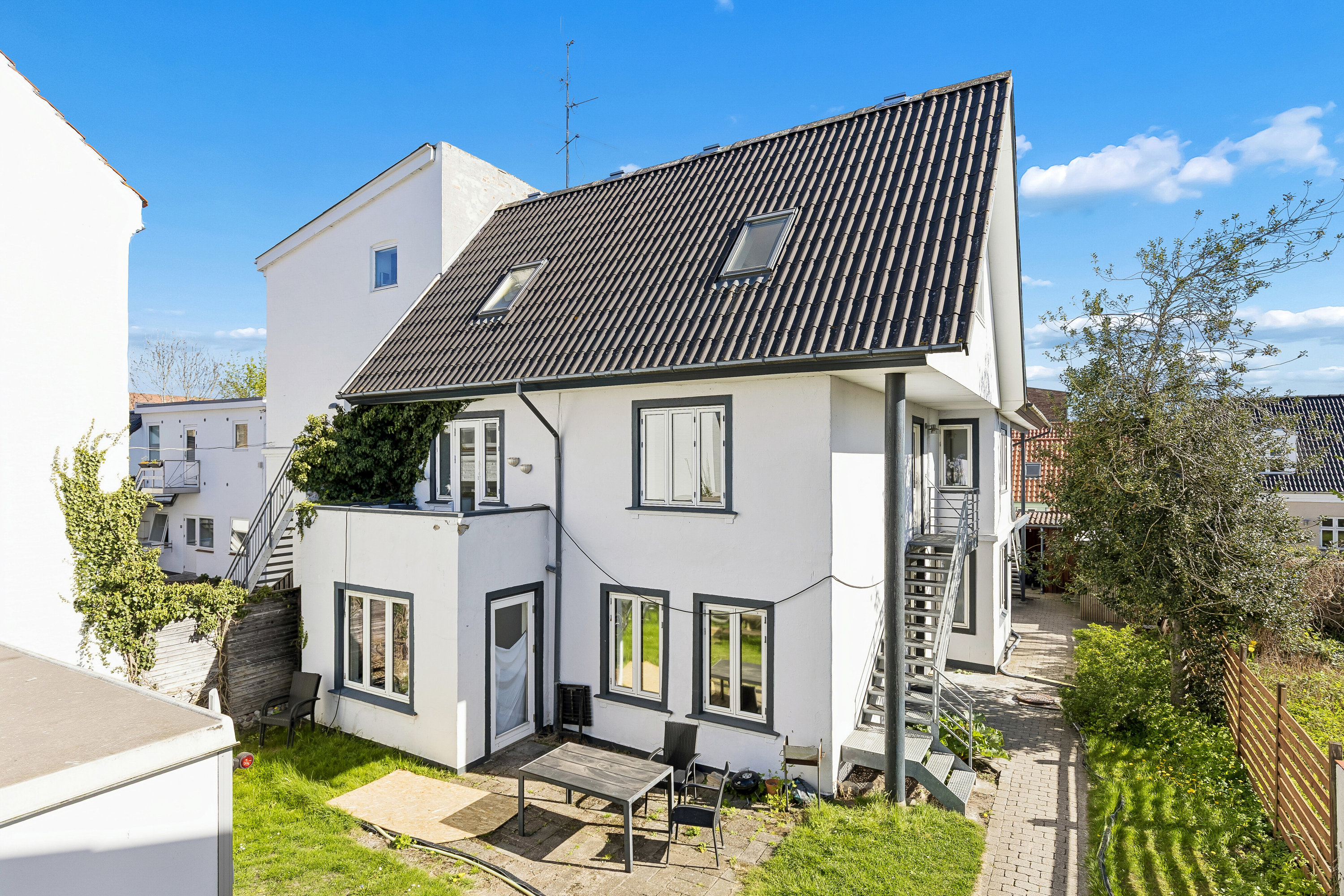 Ejerlejlighed: Set fra haven på Bjergegade 28, 1. tv., 5000 Odense C