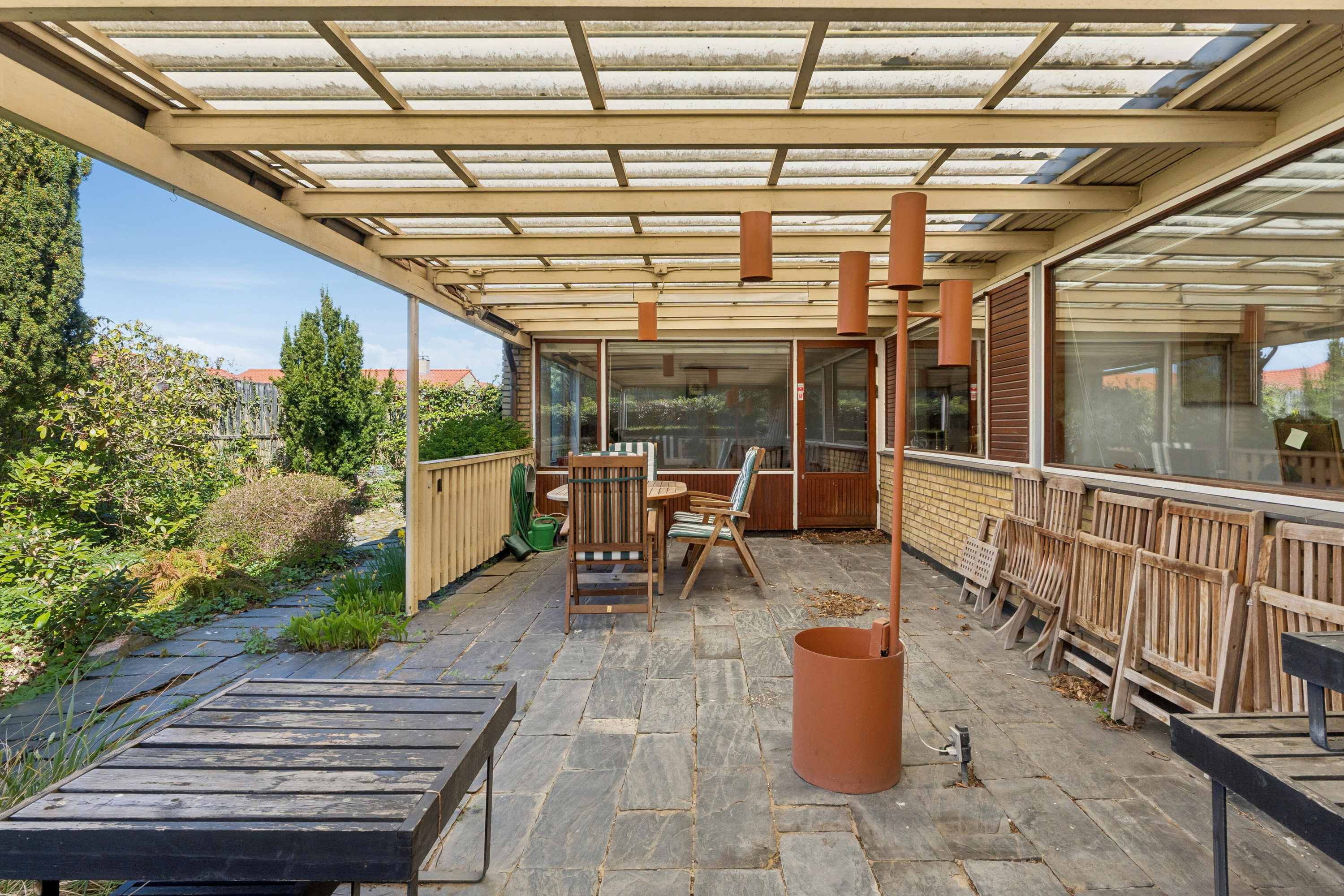 Fremhævet overdækket terrasse billede i fuldskærmstilstand. Billede af Lupinvej 30, 2970 Hørsholm