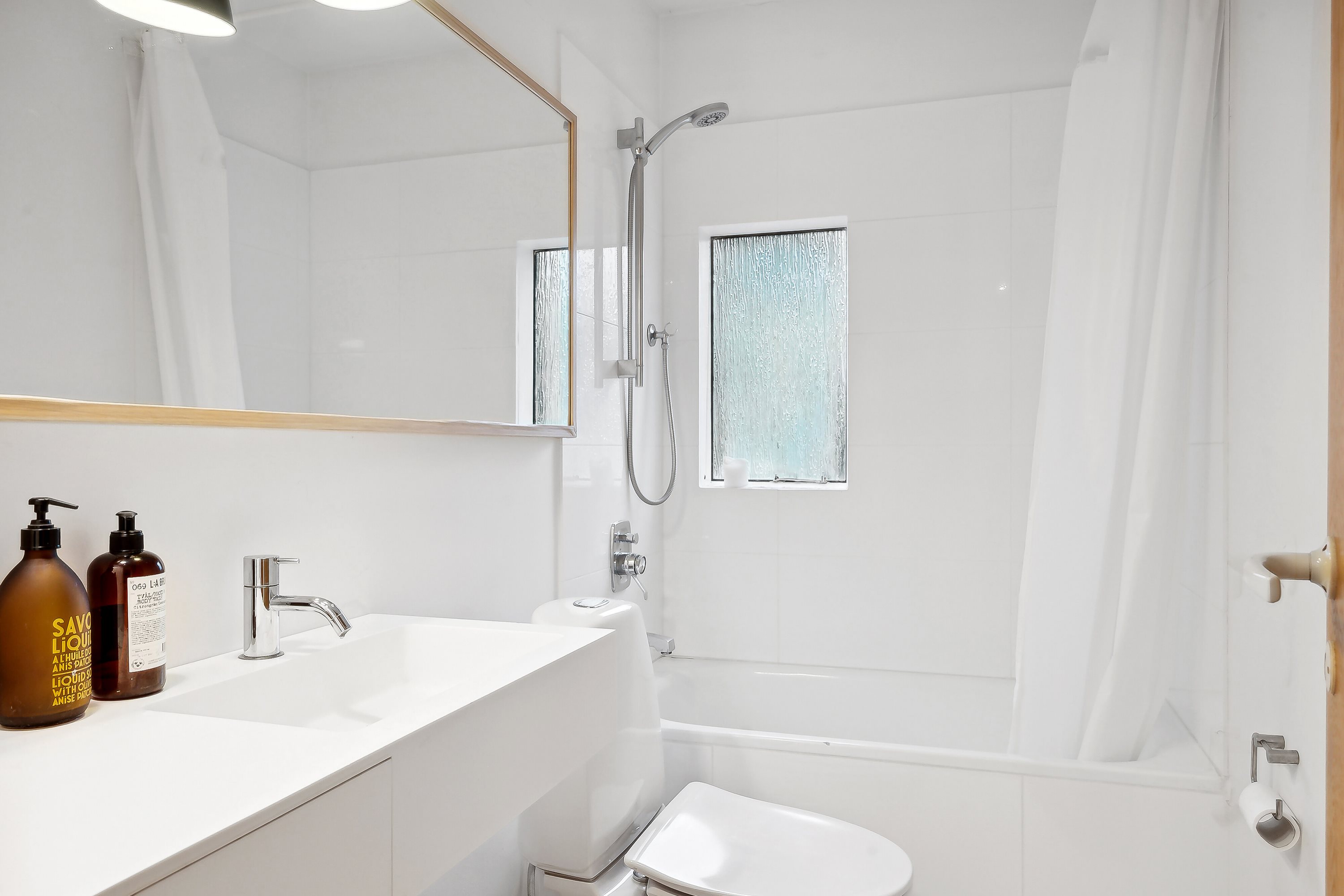 Fremhævet badeværelse billede i fuldskærmstilstand. Billede af Fuglemosevej 7, 2970 Hørsholm