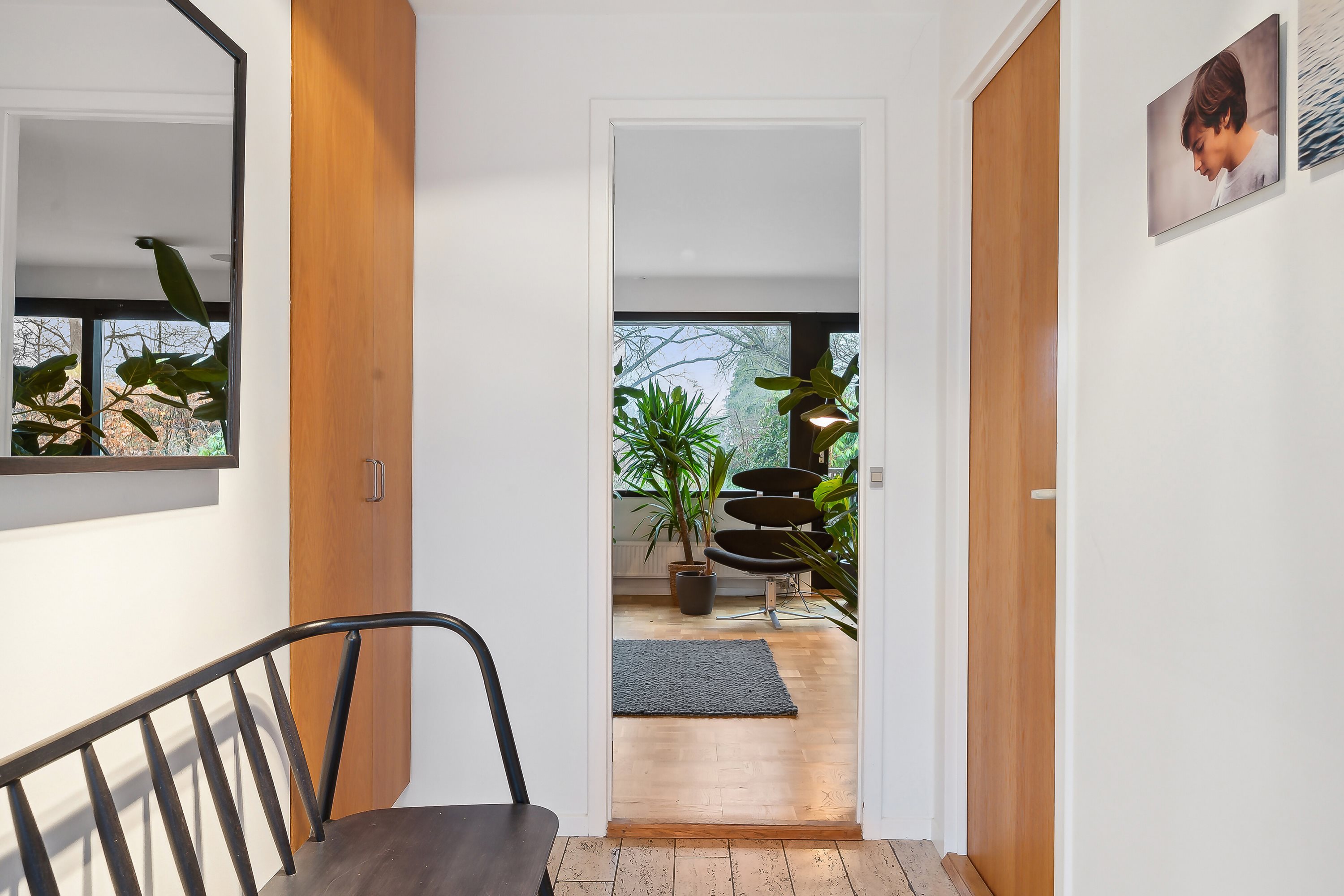 Fremhævet gang billede i fuldskærmstilstand. Billede af Fuglemosevej 7, 2970 Hørsholm