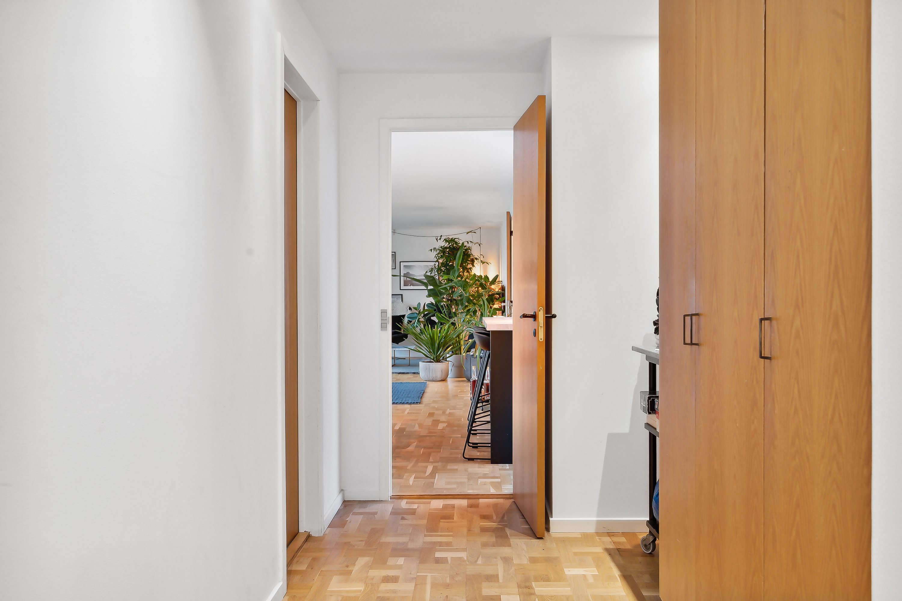 Fremhævet gang billede i fuldskærmstilstand. Billede af Fuglemosevej 7, 2970 Hørsholm