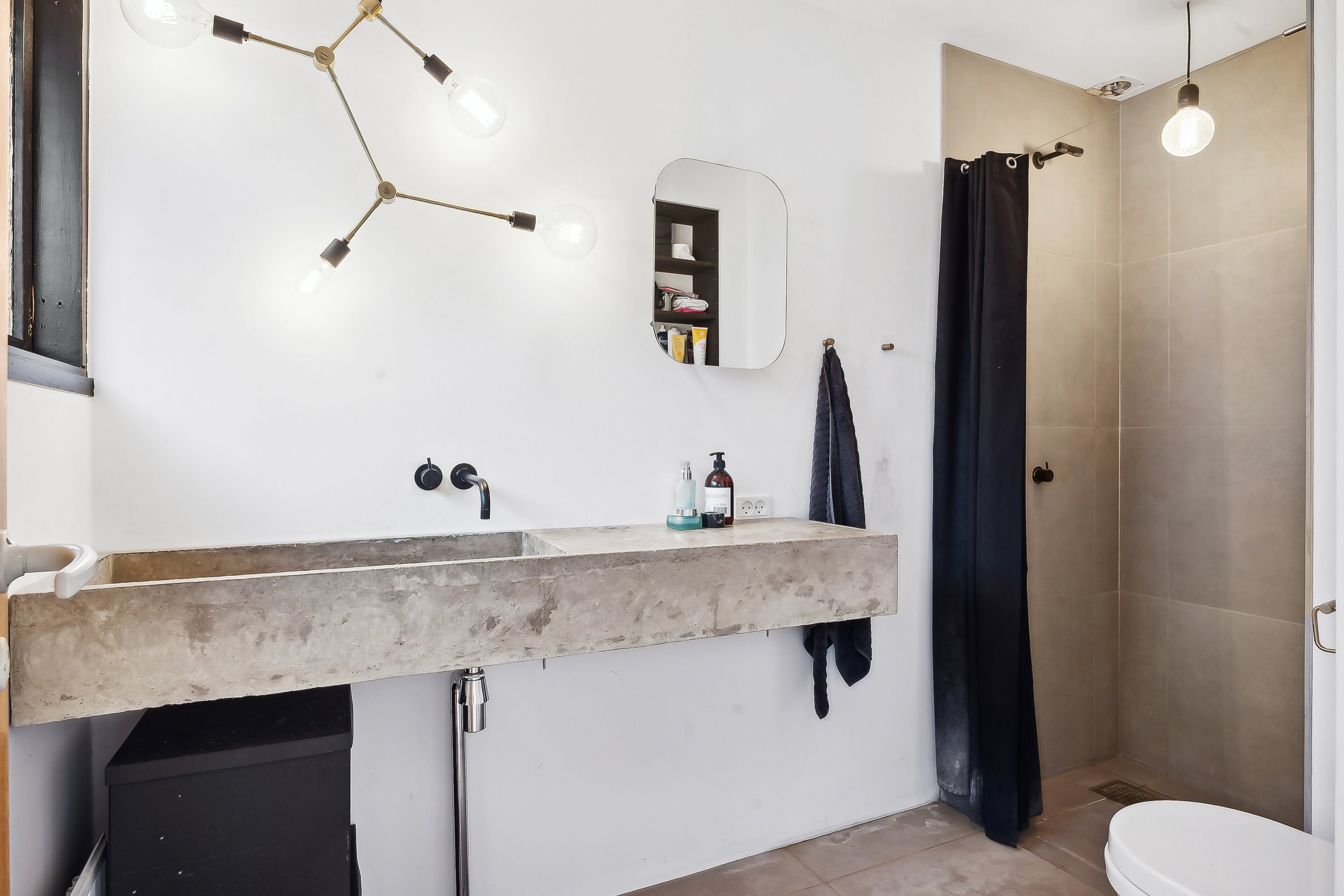 Fremhævet badeværelse billede i fuldskærmstilstand. Billede af Fuglemosevej 7, 2970 Hørsholm