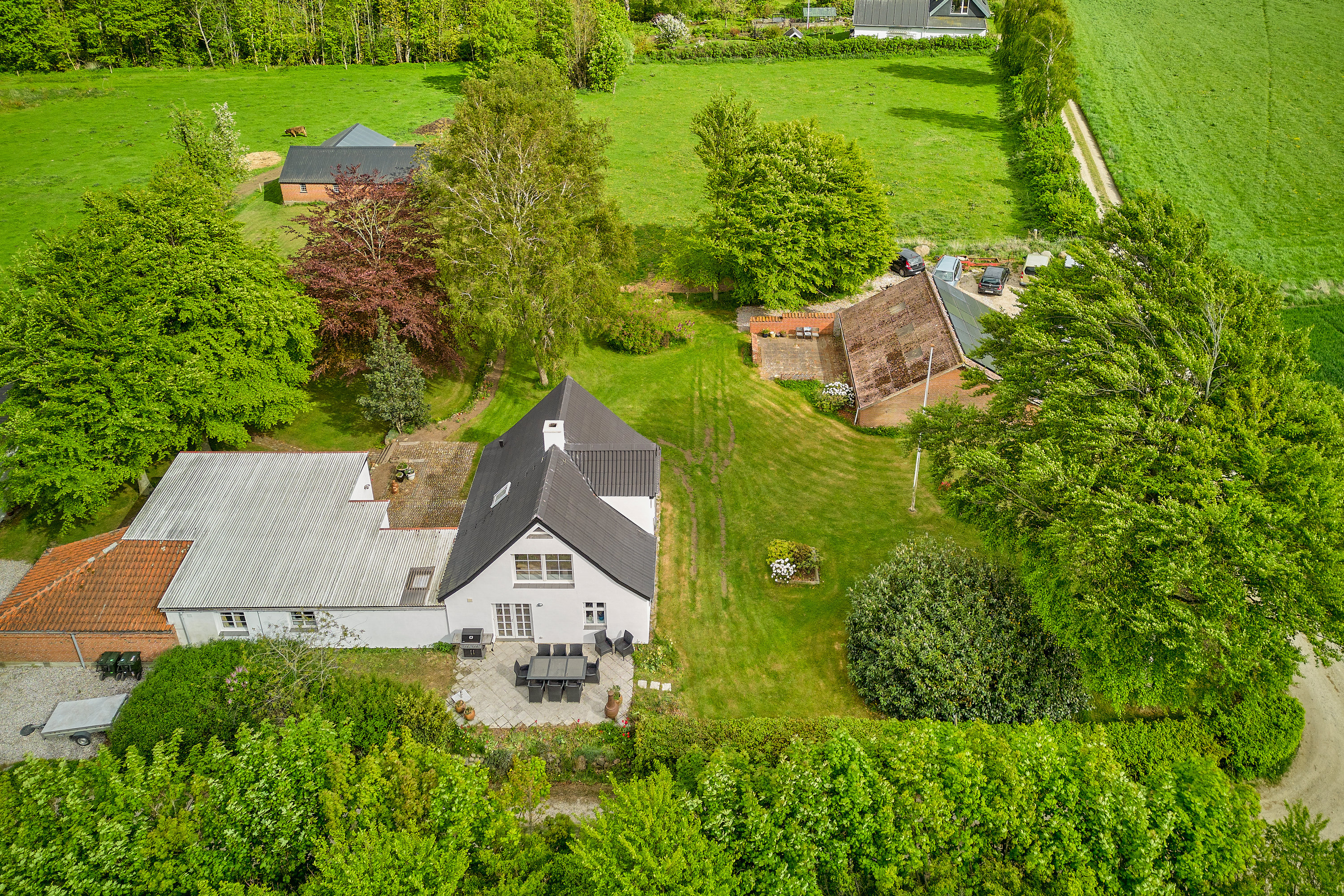 Miniaturebillede 1: drone. Billede af Bisholt Strandvej 8, Bisholt, 7130 Juelsminde