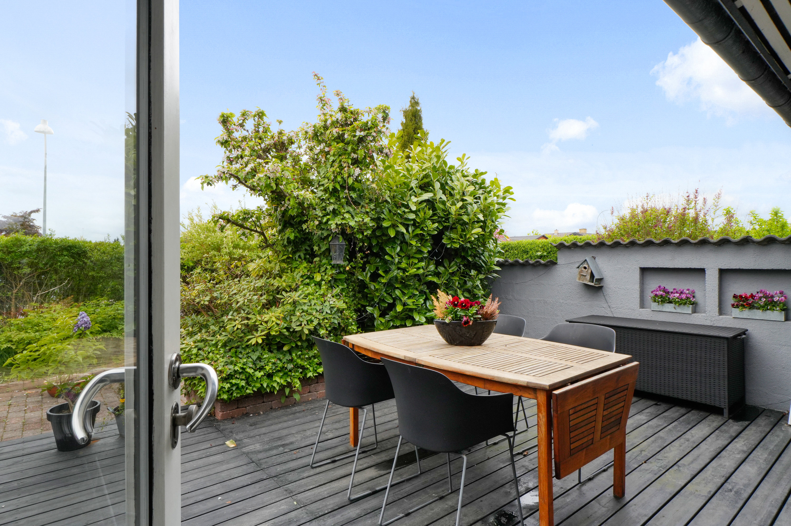 Fremhævet terrasse billede i fuldskærmstilstand. Billede af Flakhaven 5, 2750 Ballerup