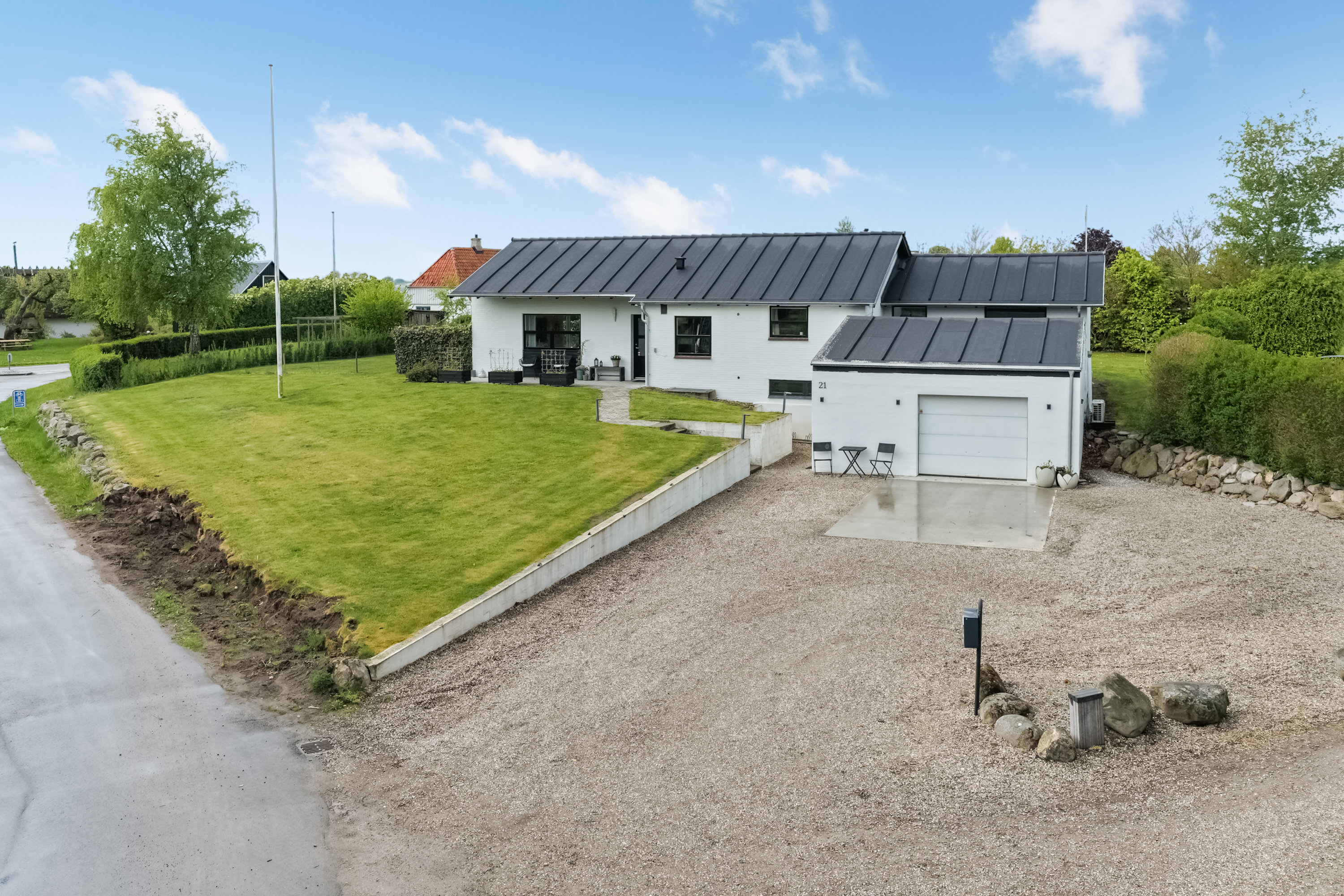 Villa: Facade på Strandbyvej 21, Strandby, 5683 Haarby
