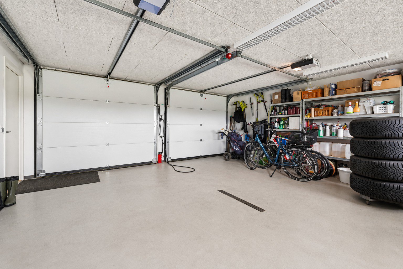Fremhævet garage billede i fuldskærmstilstand. Billede af Krondyrvej 10, 8722 Hedensted