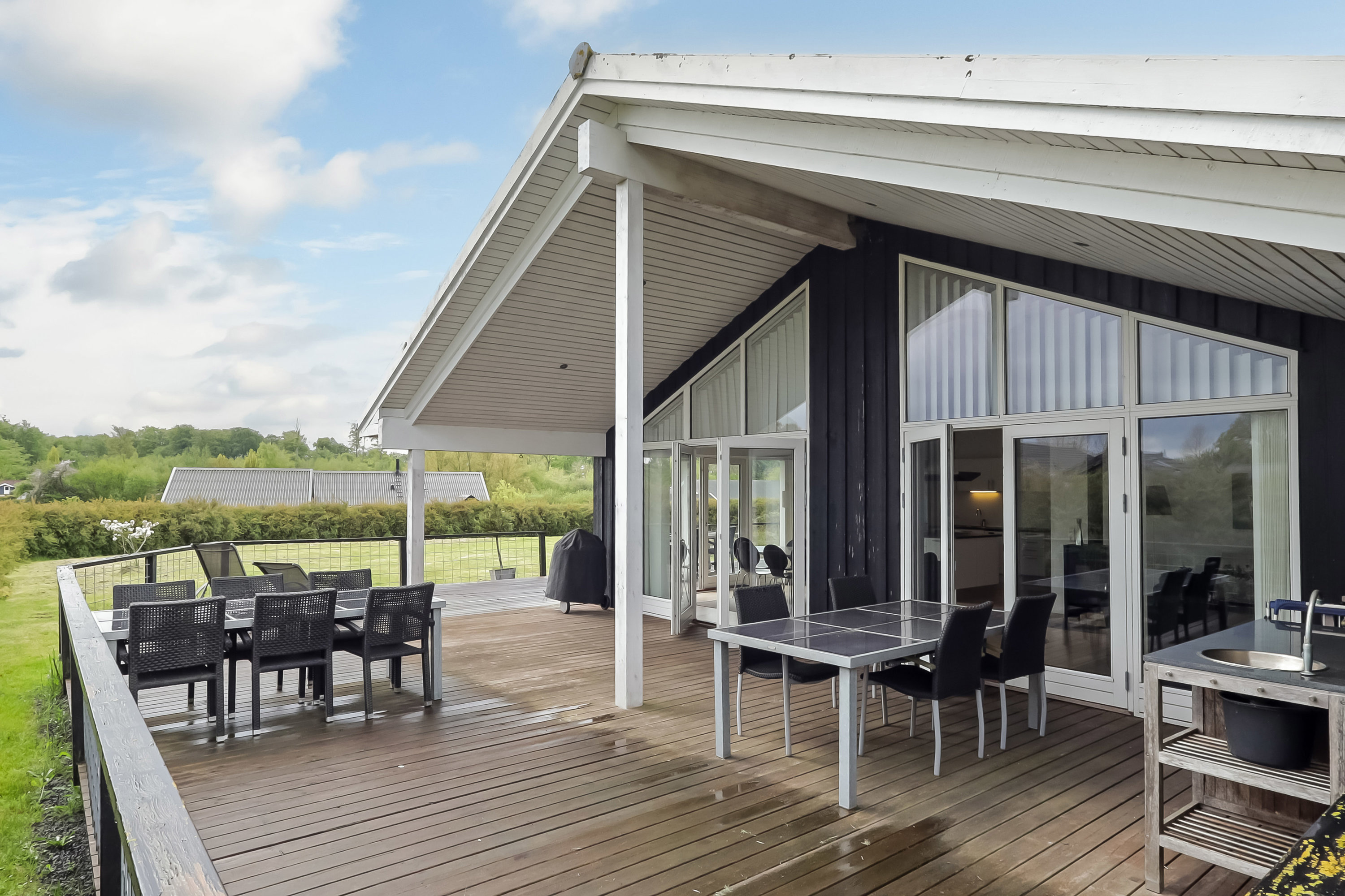Fremhævet terrasse billede i fuldskærmstilstand. Billede af Skovridervænget 24, Spodsbjerg, 5900 Rudkøbing