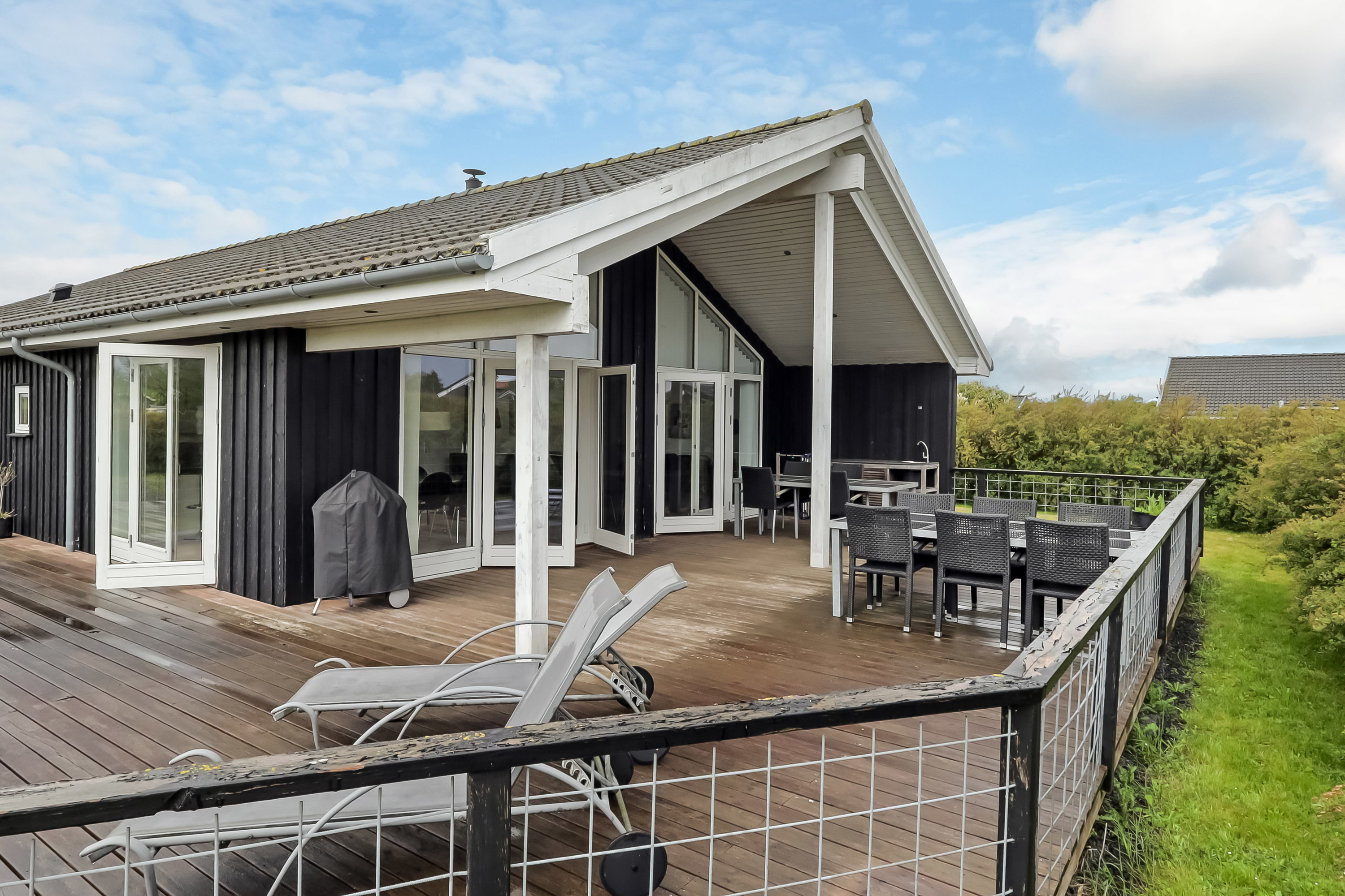 Fremhævet terrasse billede i fuldskærmstilstand. Billede af Skovridervænget 24, Spodsbjerg, 5900 Rudkøbing