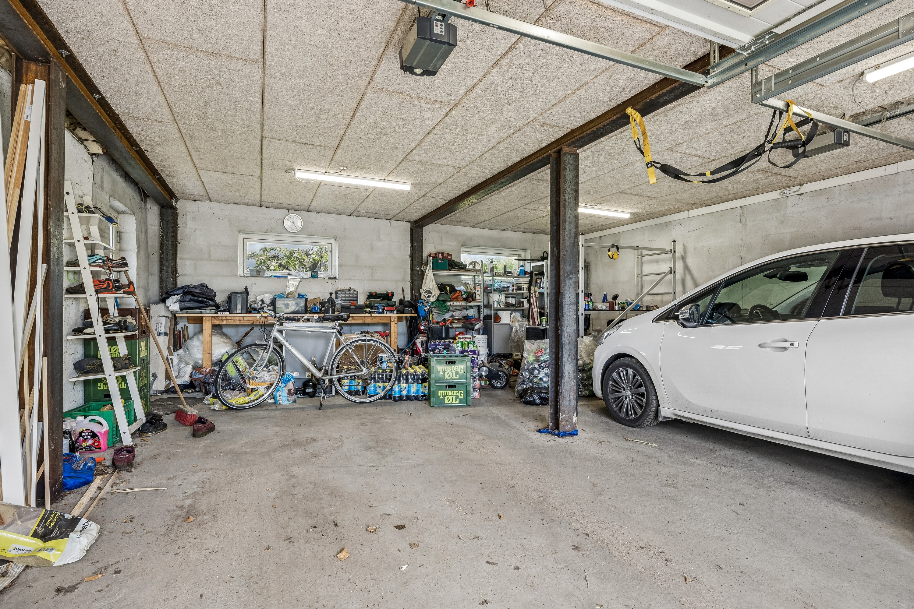Fremhævet garage billede i fuldskærmstilstand. Billede af Nøddelunden 1, 4270 Høng