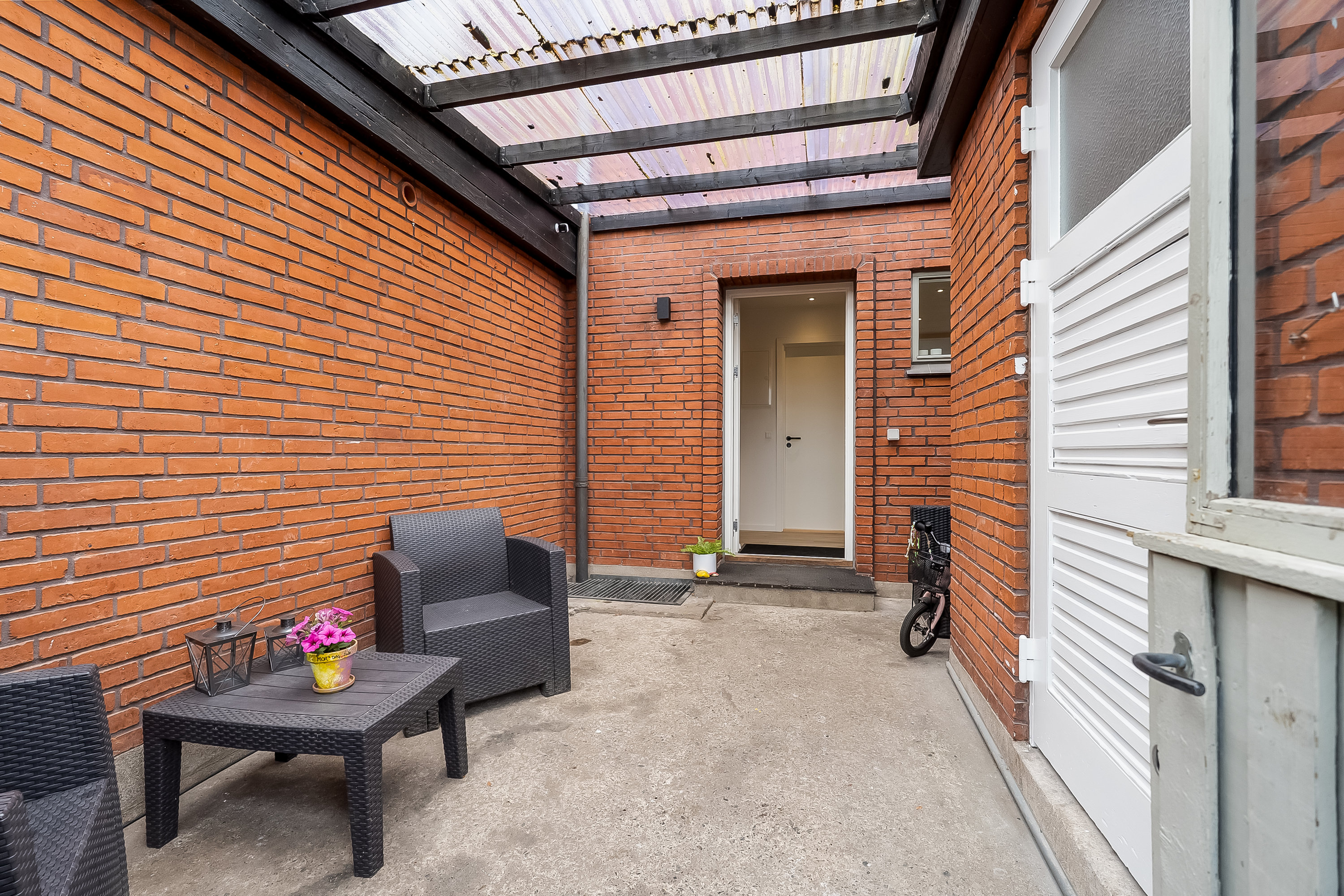Fremhævet overdækket terrasse billede i fuldskærmstilstand. Billede af Tofteåsvej 12E, Benløse, 4100 Ringsted