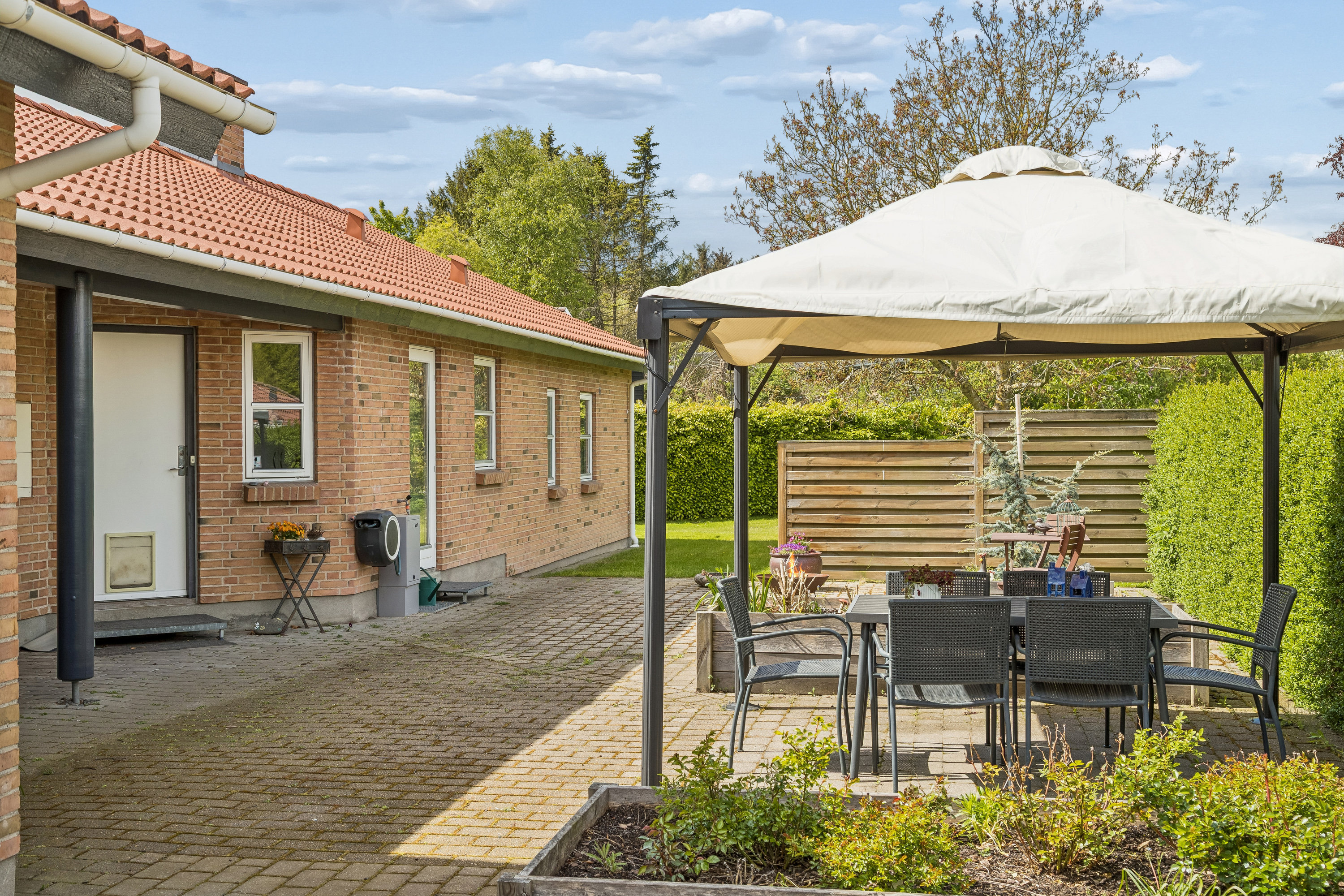 Fremhævet terrasse billede i fuldskærmstilstand. Billede af Lilleskoven 22, 8722 Hedensted