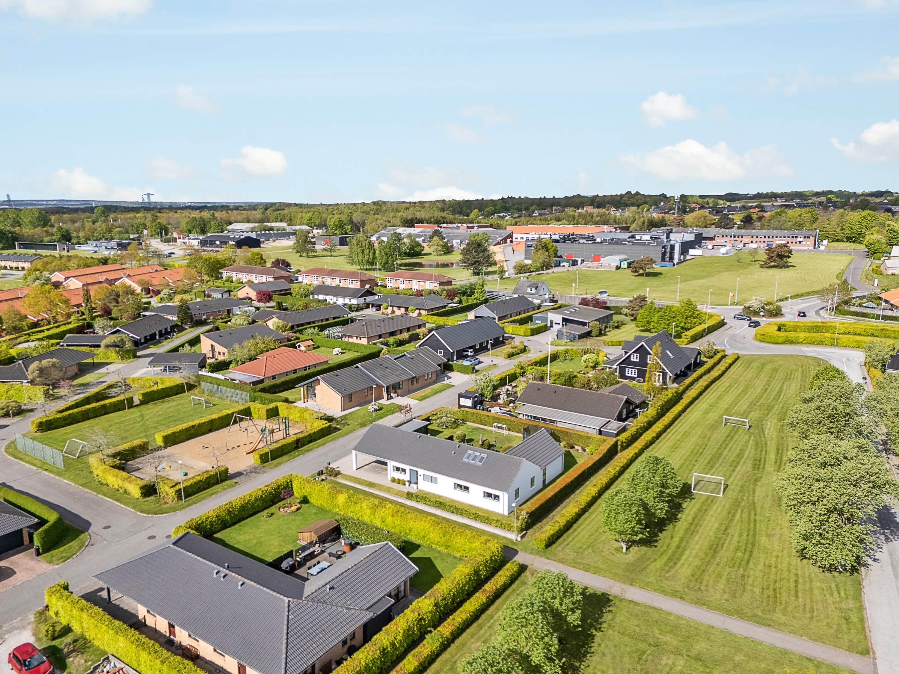 Fremhævet luftfoto billede i fuldskærmstilstand. Billede af Engskovtoften 5, 8541 Skødstrup