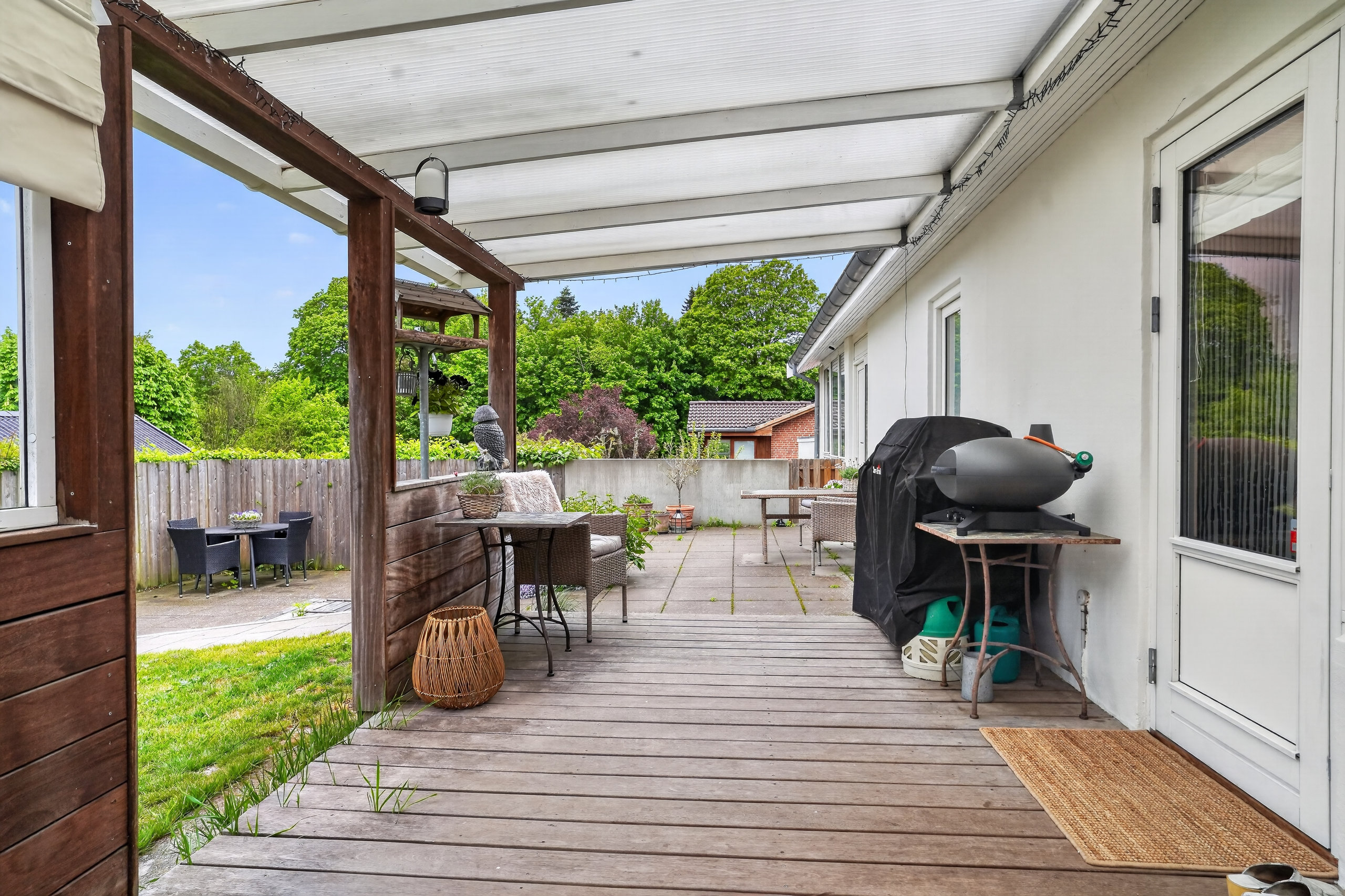 Fremhævet terrasse billede i fuldskærmstilstand. Billede af Fyrrebakken 7, 3400 Hillerød