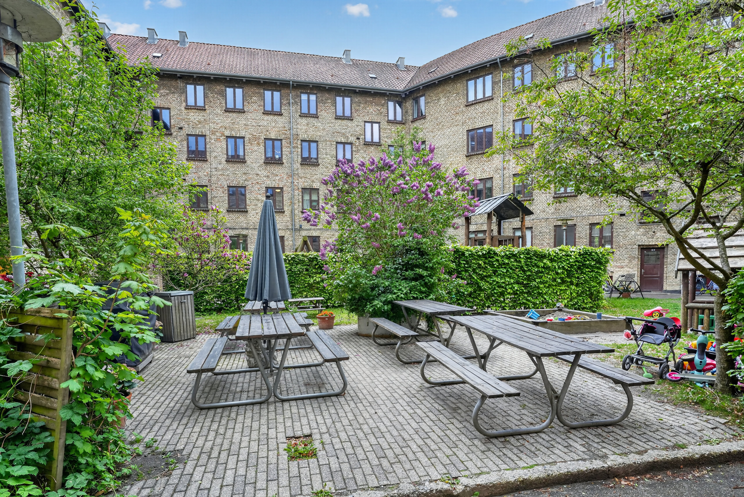 Fremhævet terrasse billede i fuldskærmstilstand. Billede af Sallingvej 13, st.. th., 2720 Vanløse