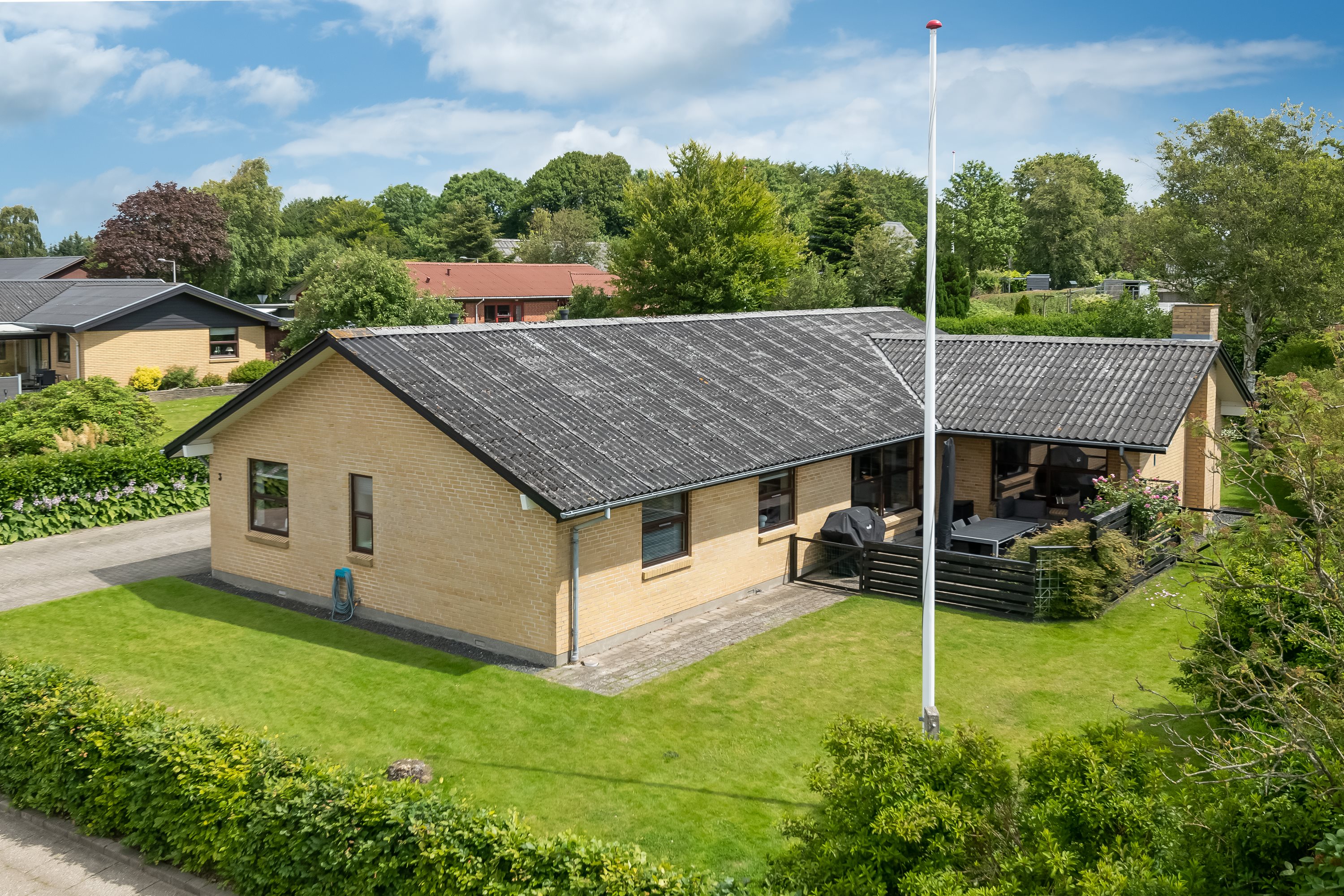 Miniaturebillede 1: . Billede af Nøddely 3, 9830 Tårs