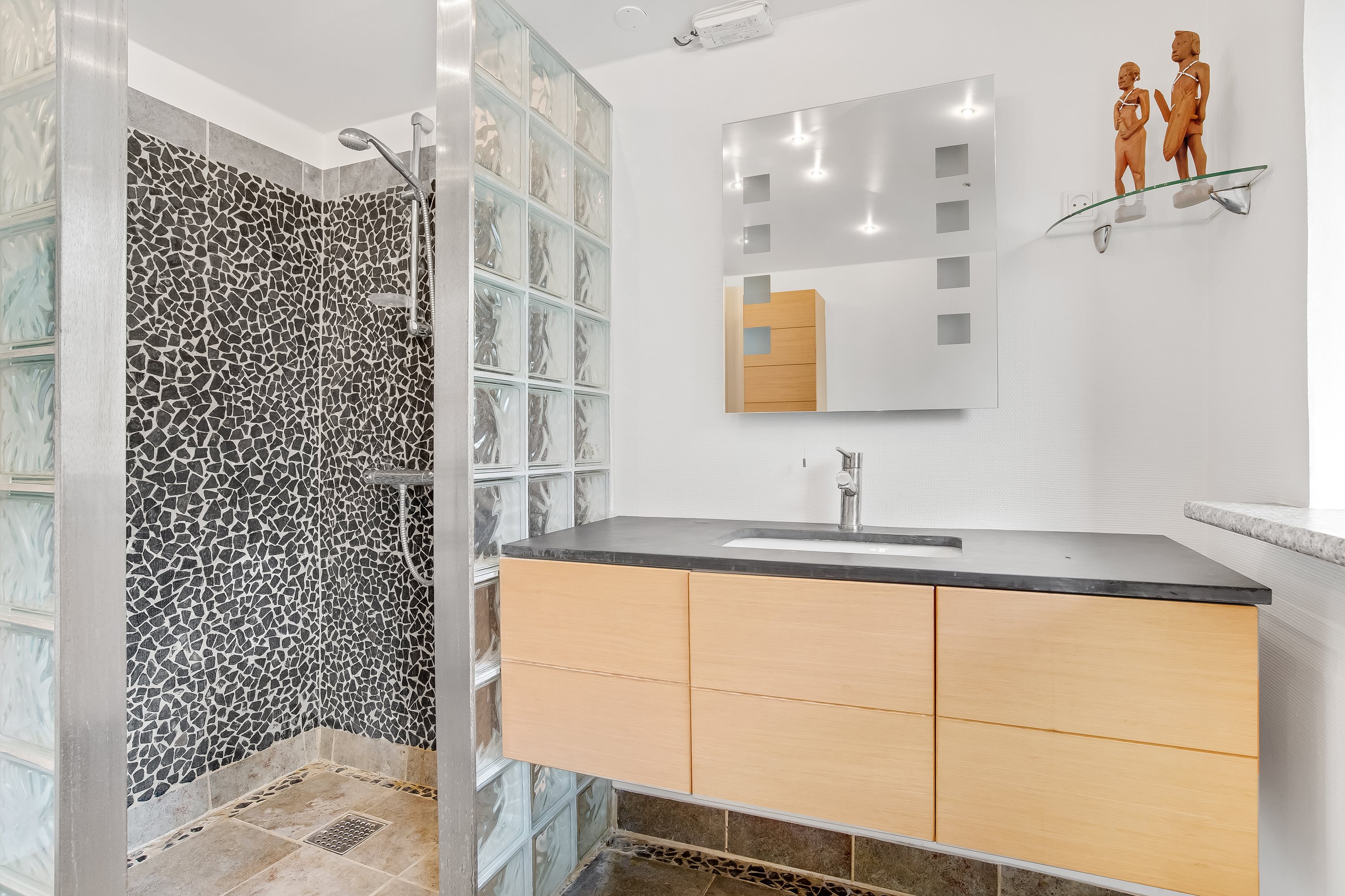 Fremhævet badeværelse billede i fuldskærmstilstand. Billede af Chr Knudsens Vej 15, Råsted, 7500 Holstebro