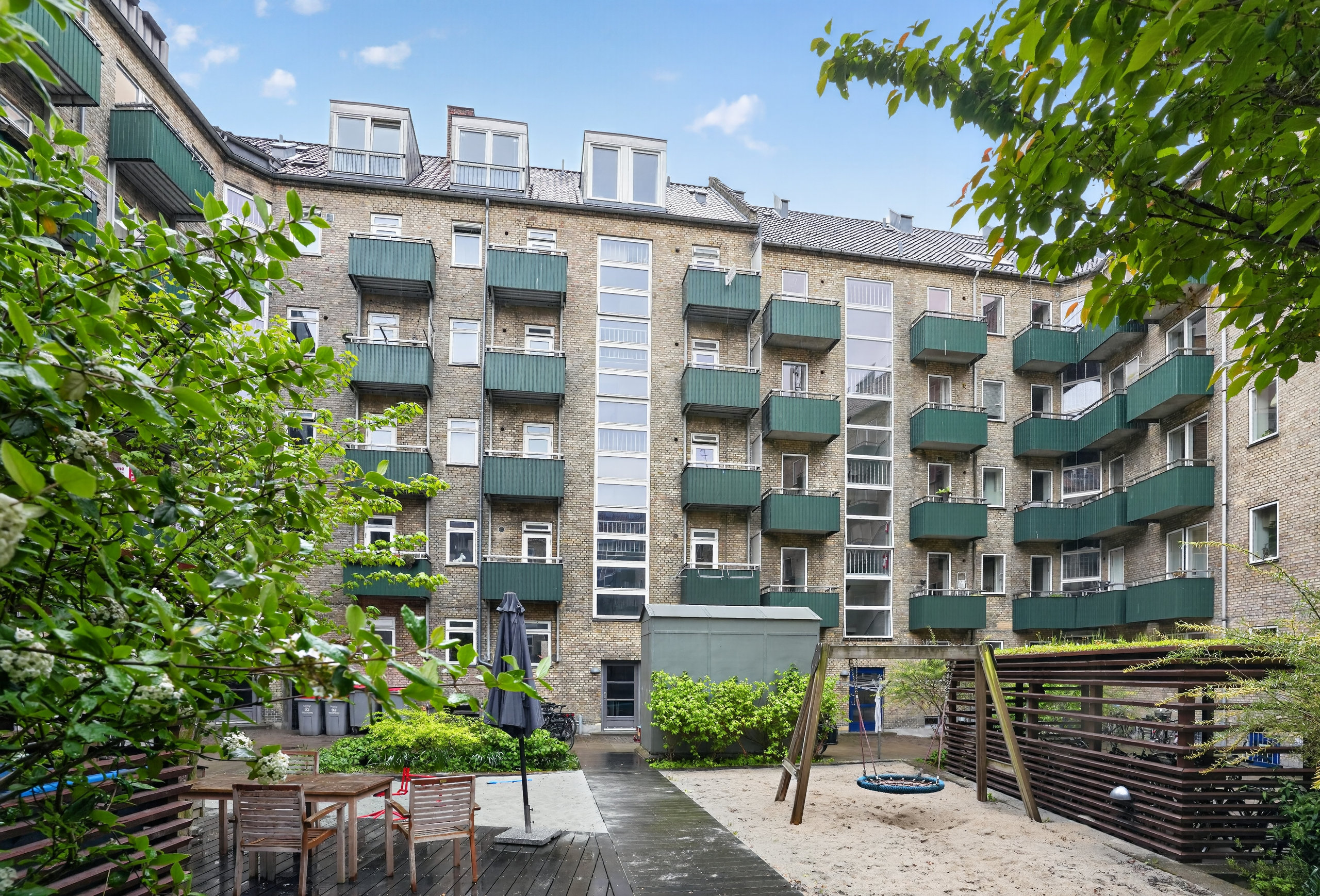 Fremhævet gårdmiljø billede i fuldskærmstilstand. Billede af Vigerslev Allé 80, 4. th., 2500 Valby