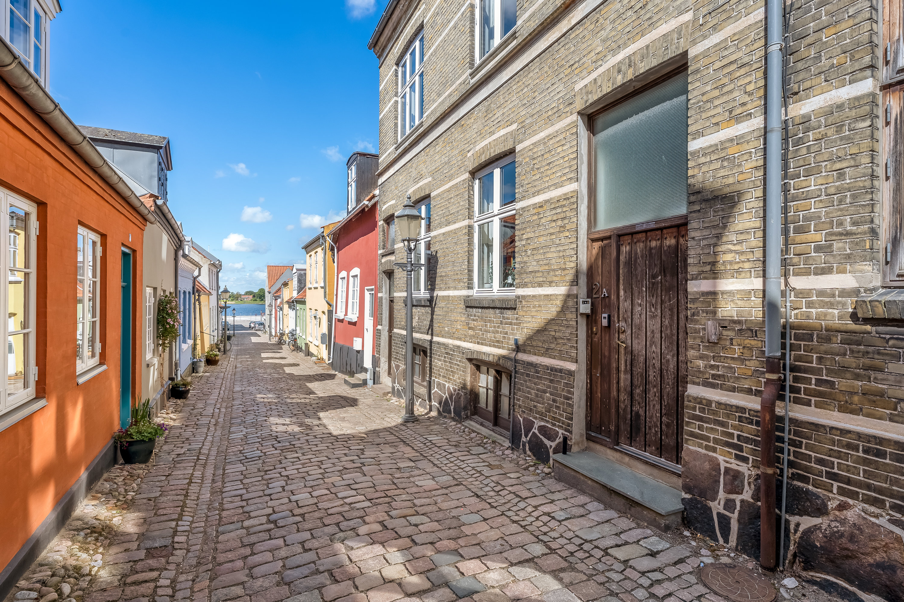 Miniaturebillede 1: facade. Billede af Bastebrostræde 2A, 1., 4800 Nykøbing F