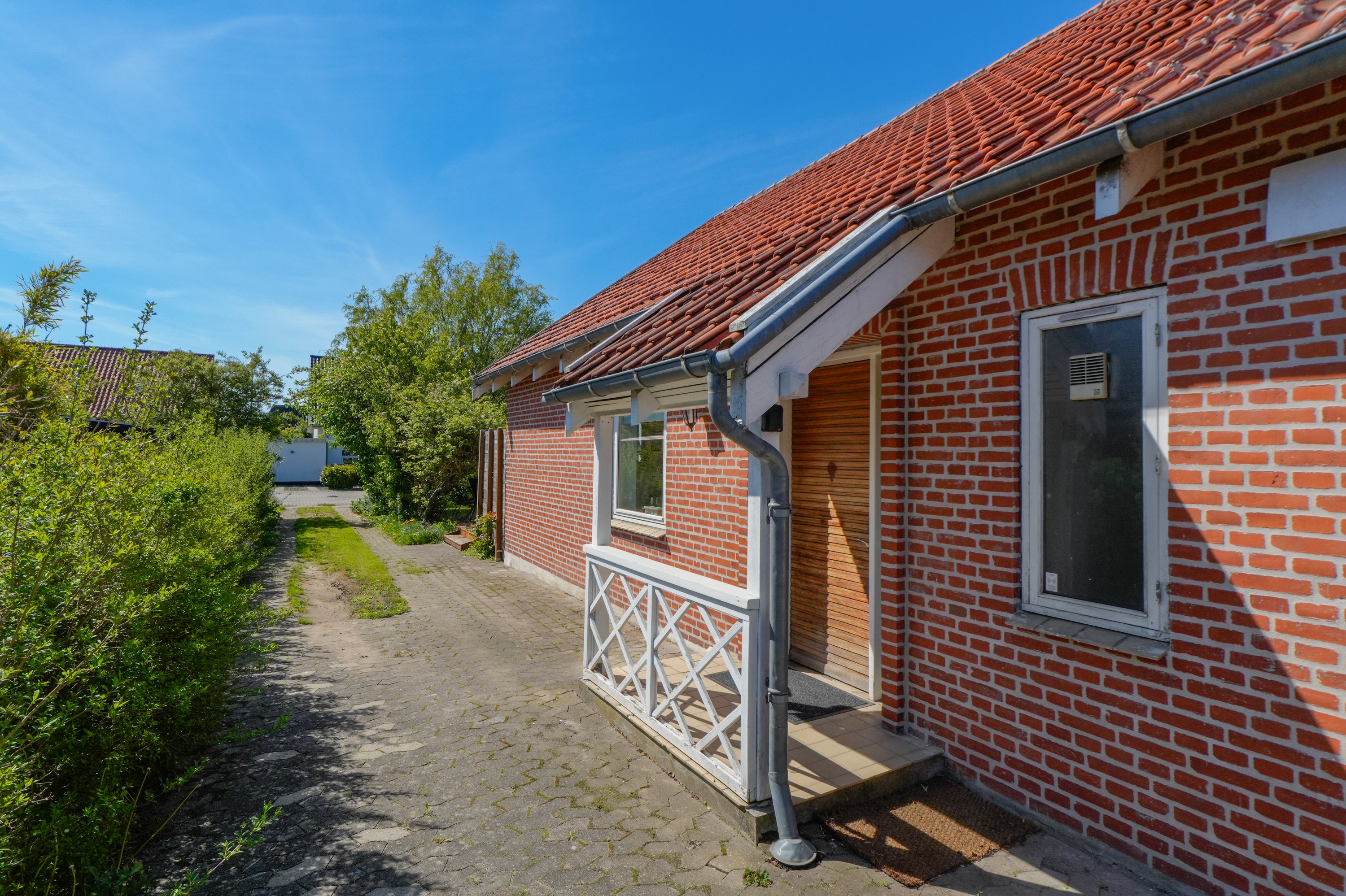 Fremhævet facade billede i fuldskærmstilstand. Billede af Stenstykkevej 42, 2650 Hvidovre