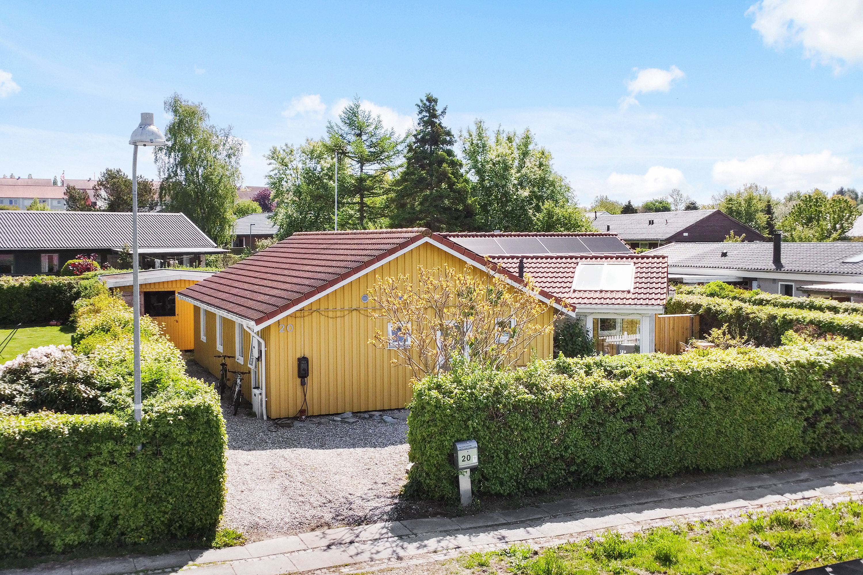 Fremhævet facade billede i fuldskærmstilstand. Billede af Ulborgvej 20, 2760 Måløv
