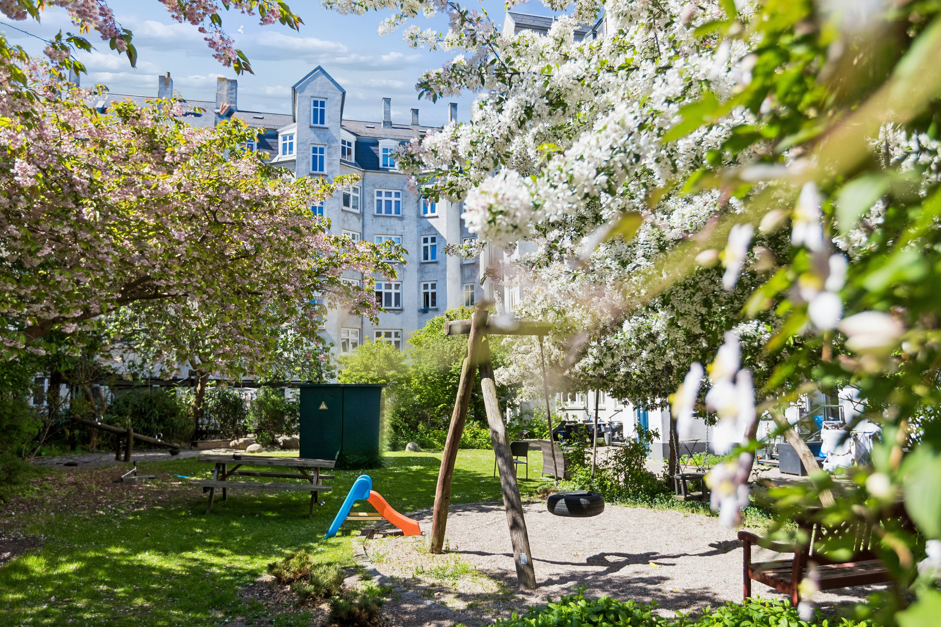 Fremhævet gårdmiljø billede i fuldskærmstilstand. Billede af Tycho Brahes Allé 13, 1. th., 2300 København S