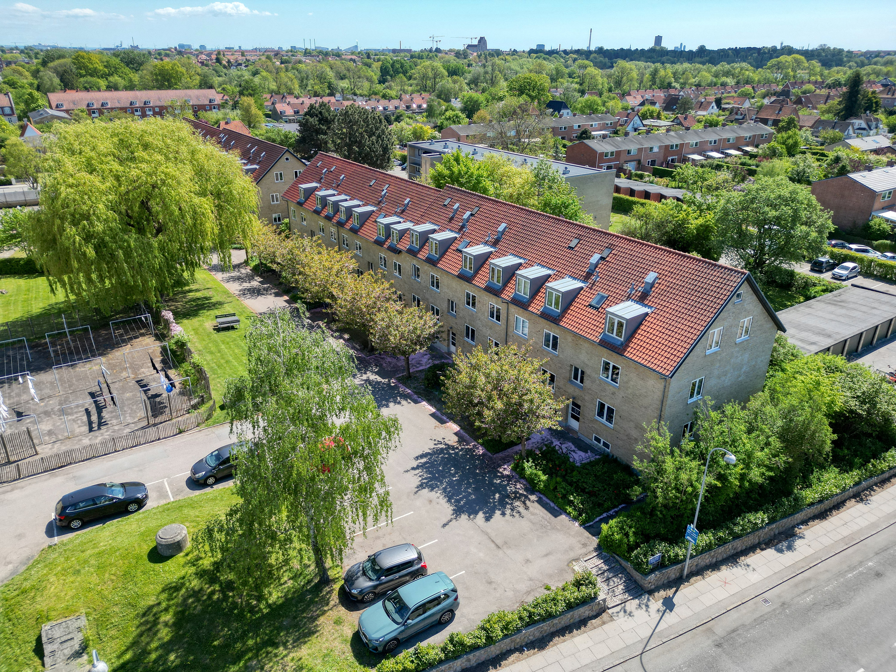 Fremhævet luftfoto billede i fuldskærmstilstand. Billede af Maglegårds Alle 61, 2. th., 2860 Søborg