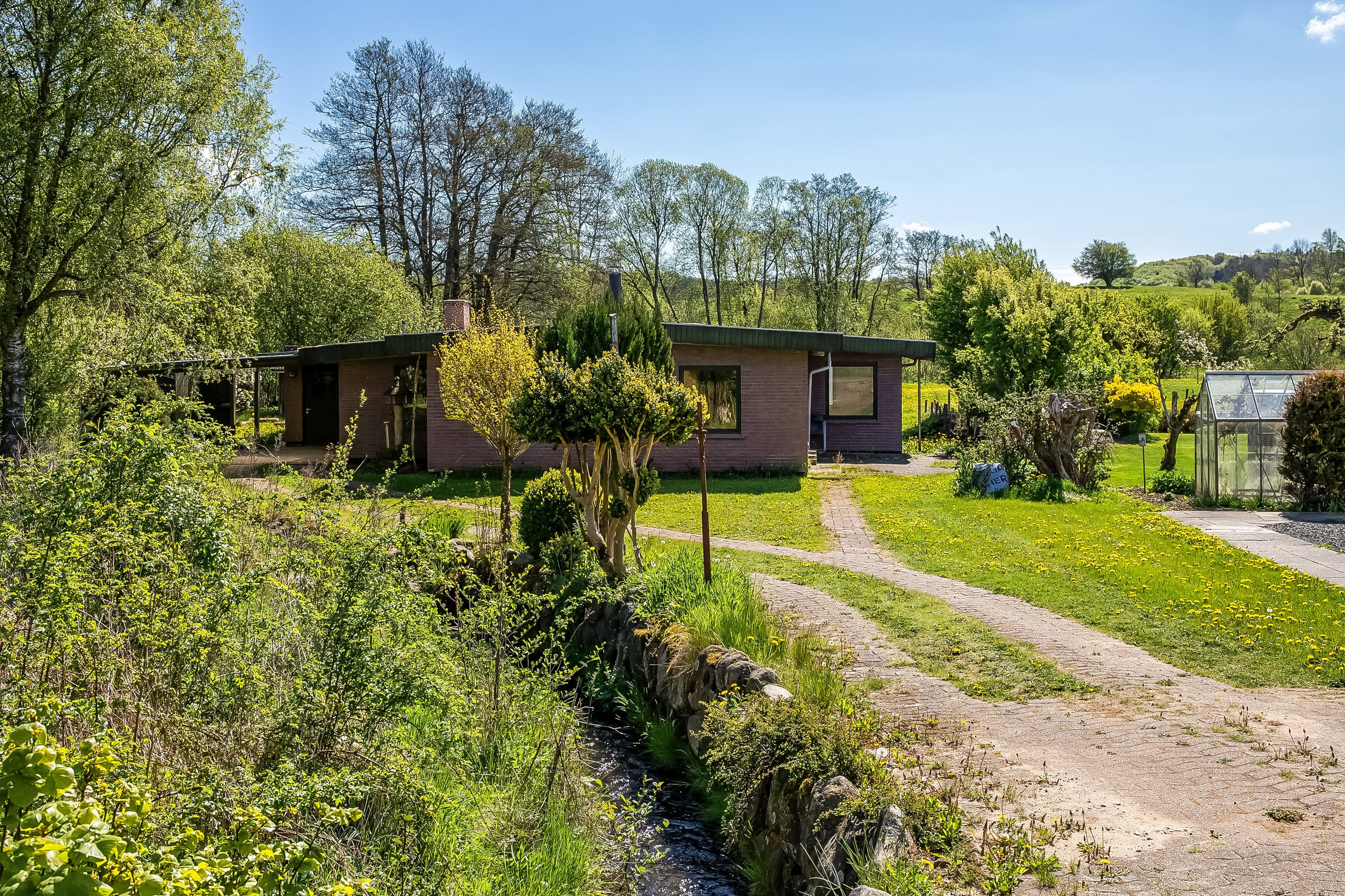 Villa: Ejendommen på Fabriksvejen 14, 7182 Bredsten