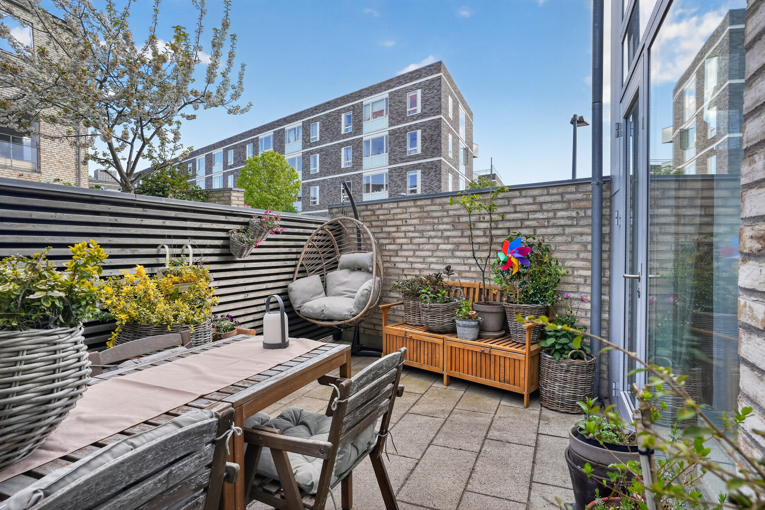 Fremhævet terrasse billede i fuldskærmstilstand. Billede af Poul Reumerts Vej 49, 2500 Valby