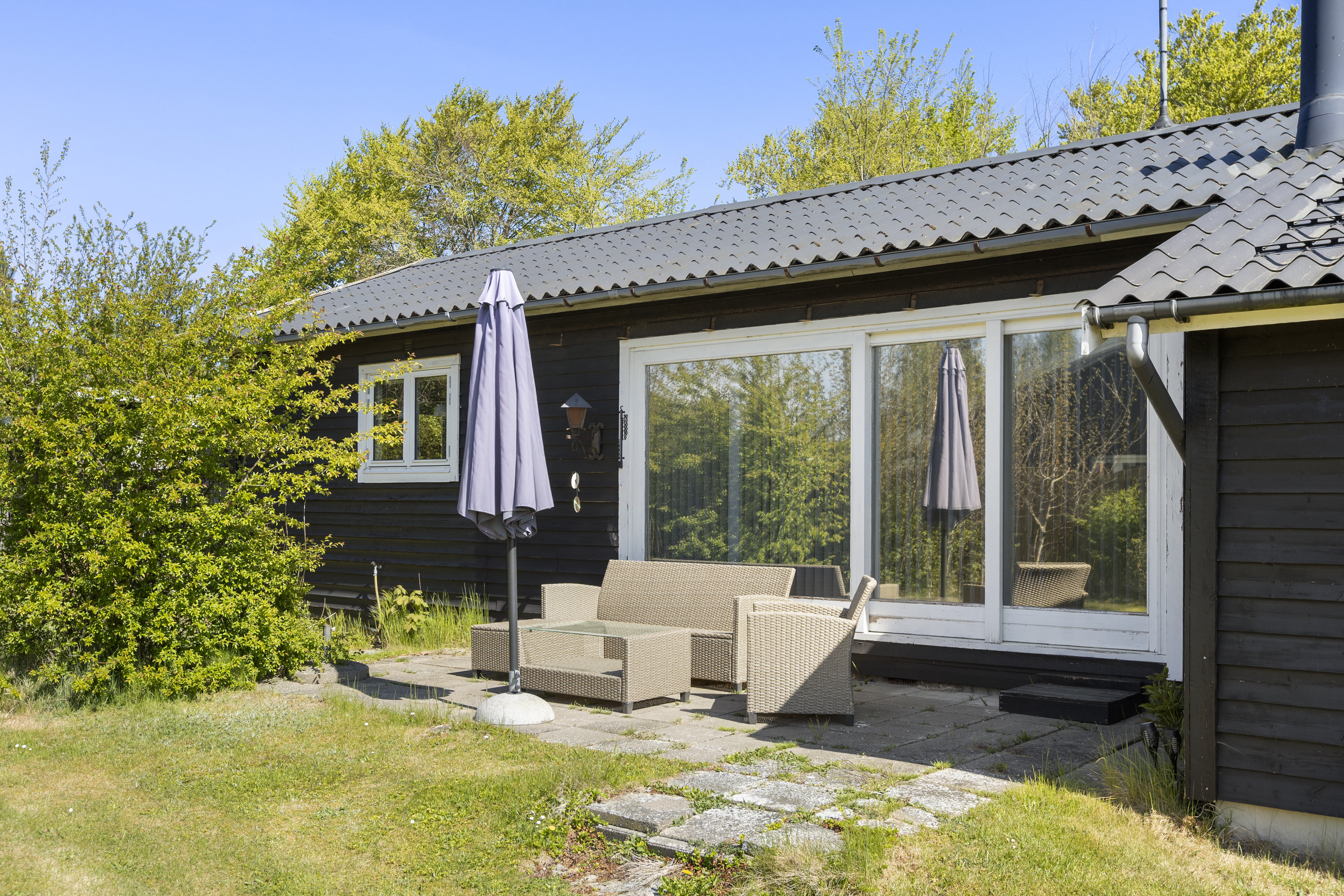 Fremhævet terrasse billede i fuldskærmstilstand. Billede af Skovvænget 35, 4400 Kalundborg