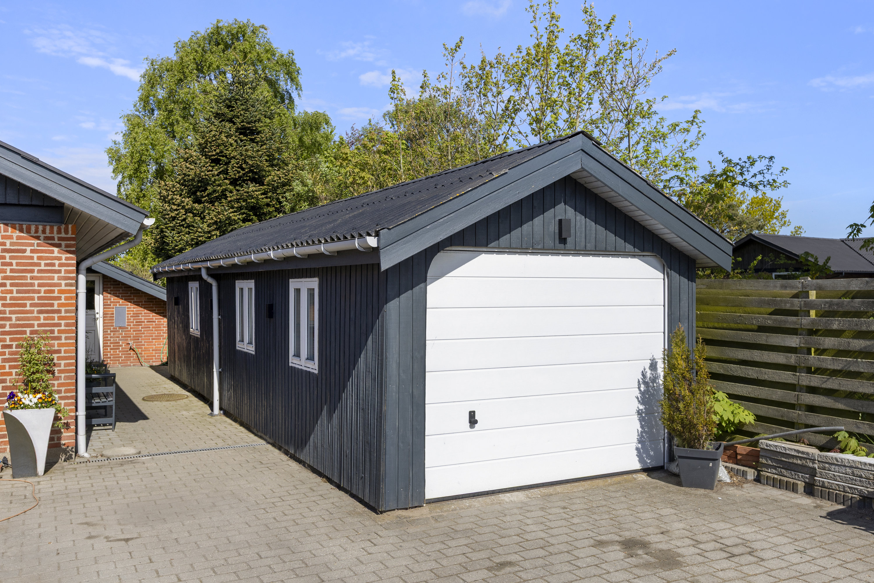 Fremhævet garage billede i fuldskærmstilstand. Billede af Raklev Skillevej 22A, 4400 Kalundborg