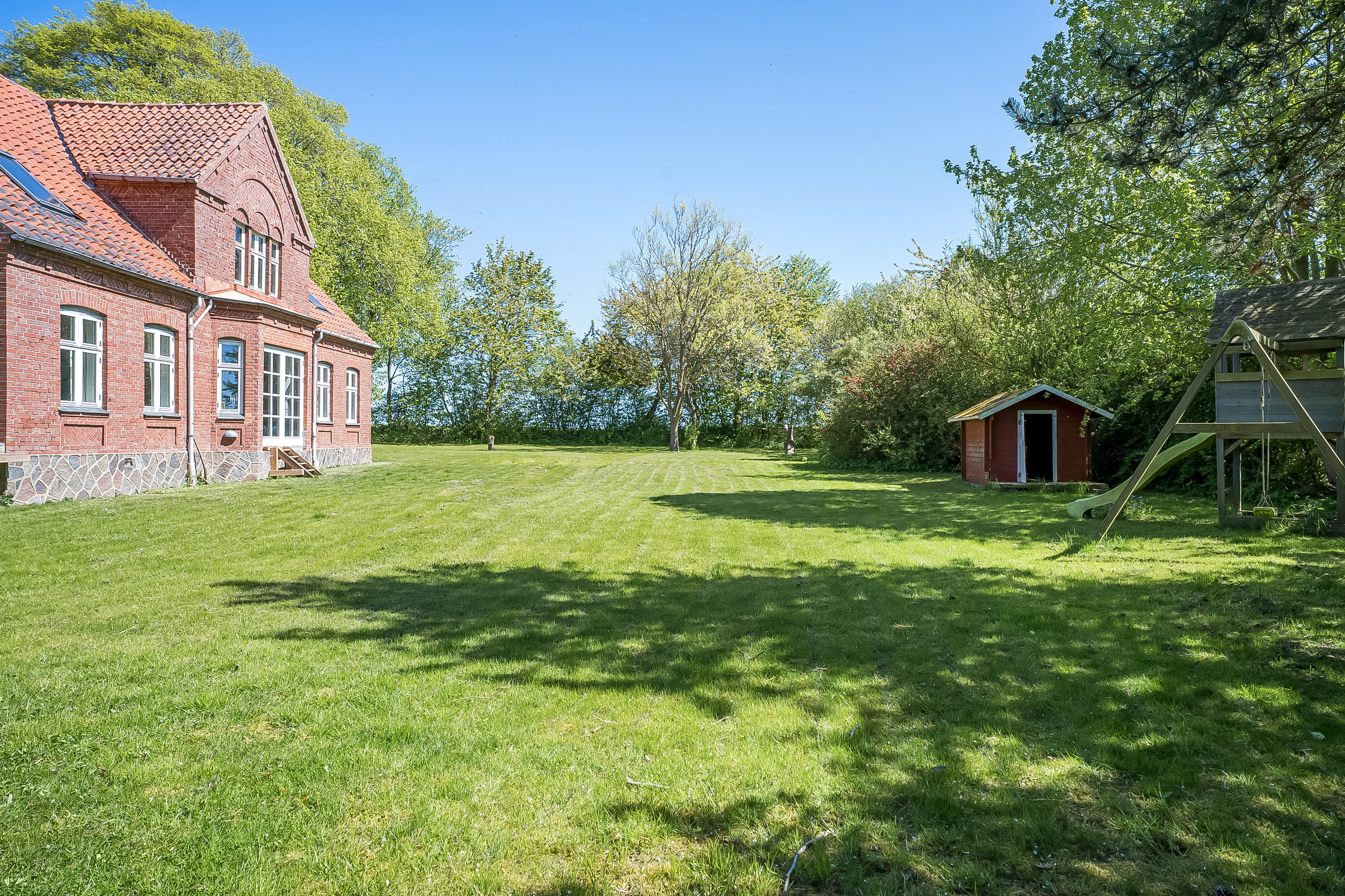Fremhævet facade billede i fuldskærmstilstand. Billede af Sdr. Kirkebyvej 8, Nr Ørslev, 4800 Nykøbing F