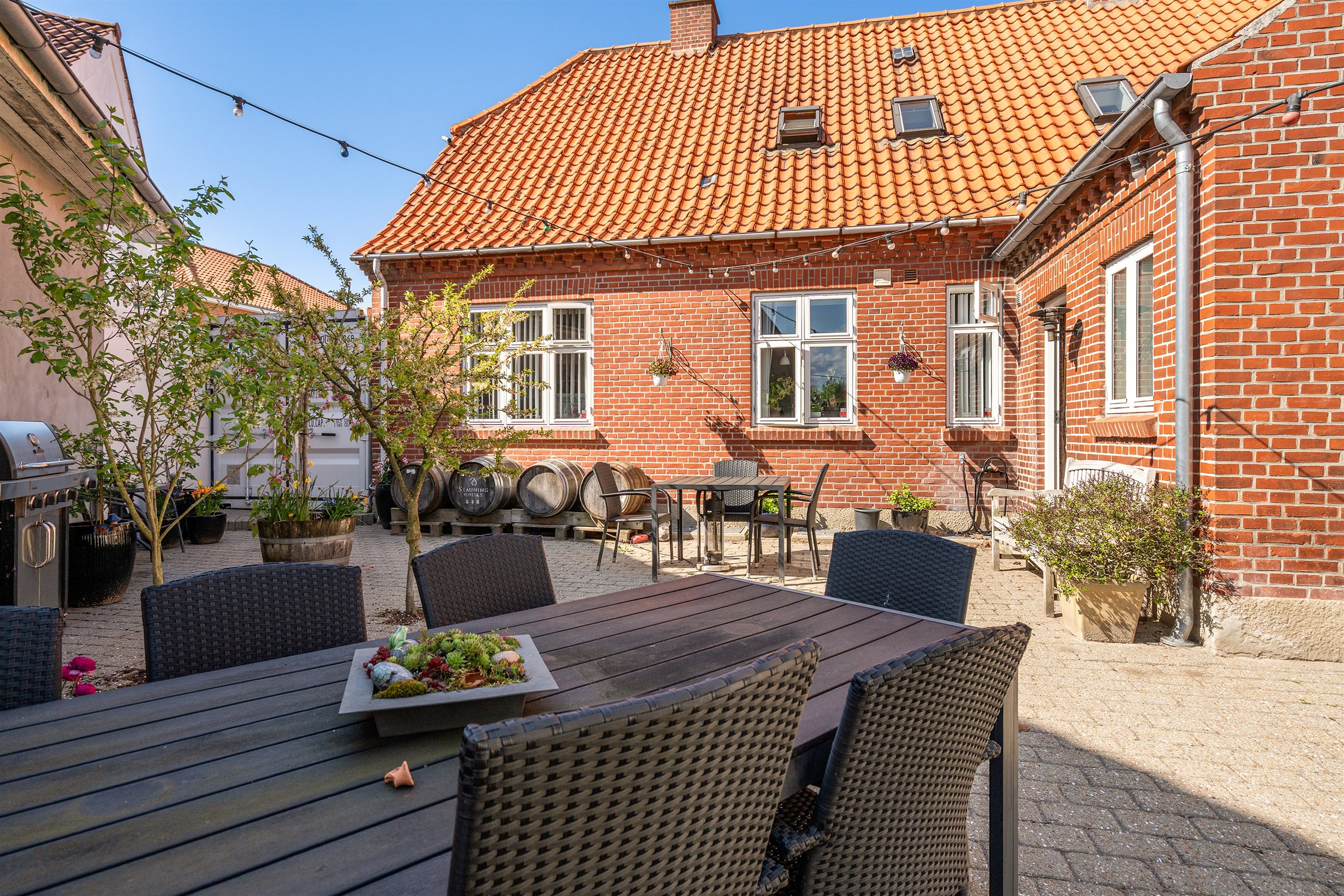 Miniaturebillede 1: gårdhave. Billede af Bryndumvej 1, Tarp, 6715 Esbjerg N