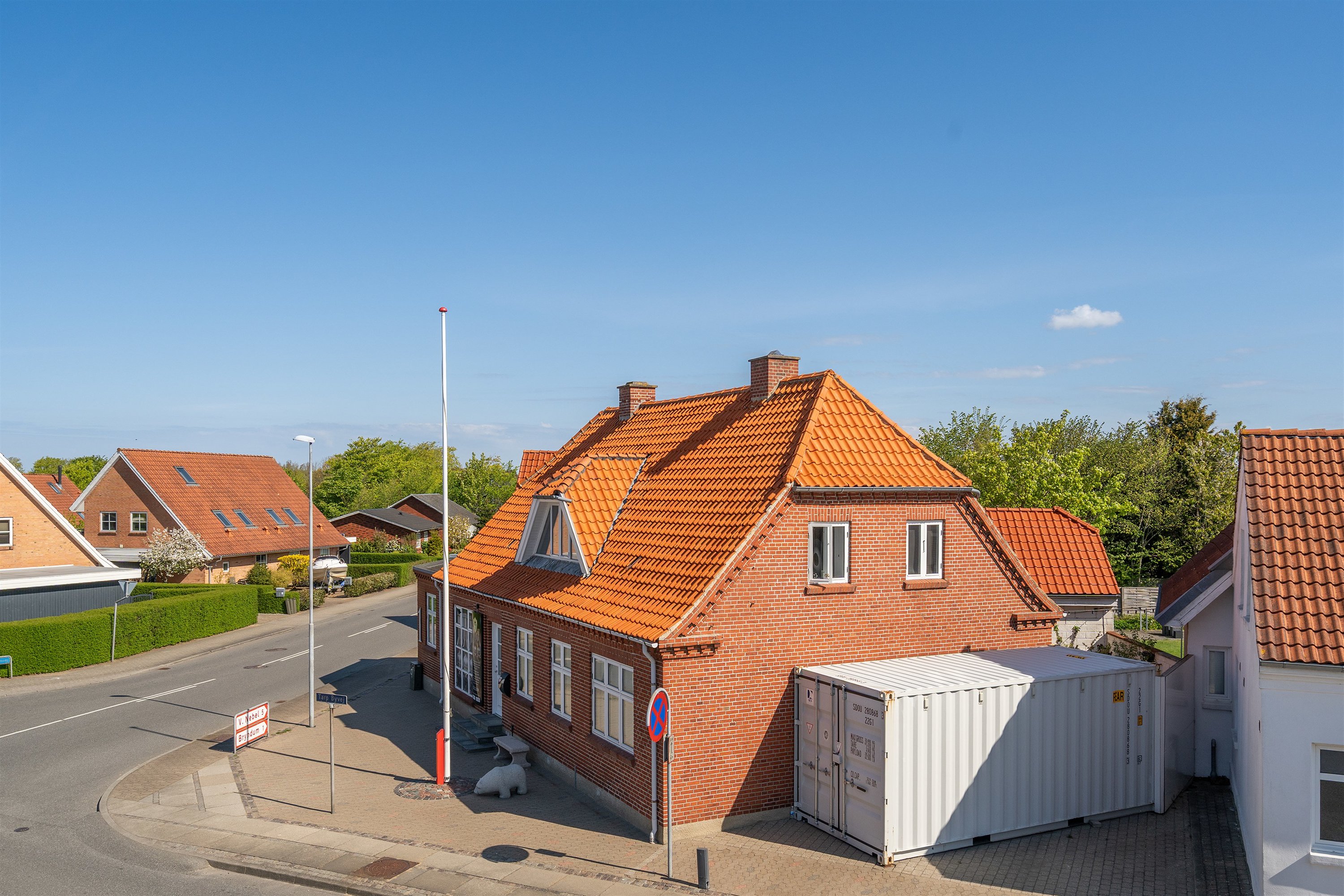 Fremhævet ejendommen billede i fuldskærmstilstand. Billede af Bryndumvej 1, Tarp, 6715 Esbjerg N