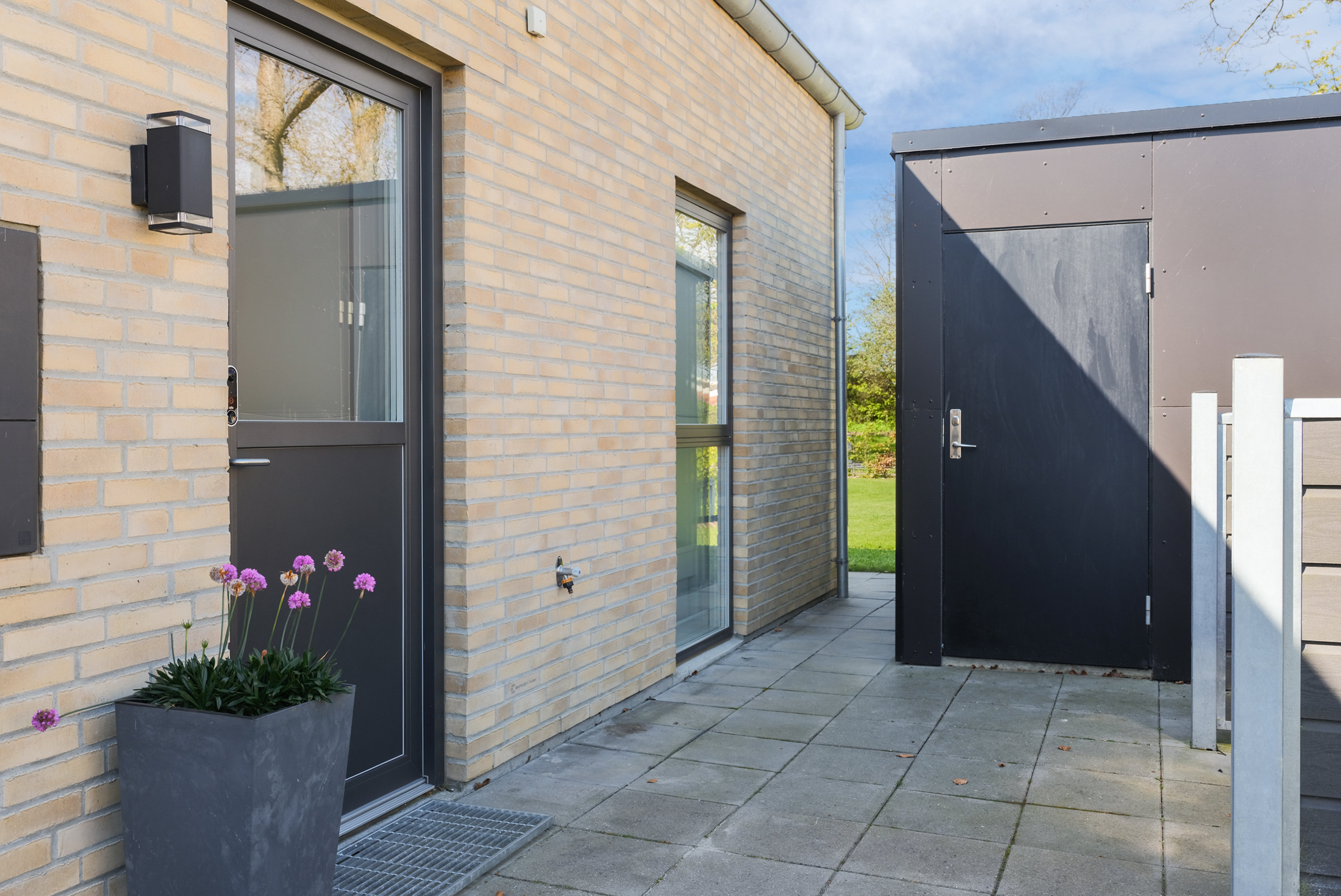 Miniaturebillede 2: facade. Billede af Ved Vandet 1, 5800 Nyborg