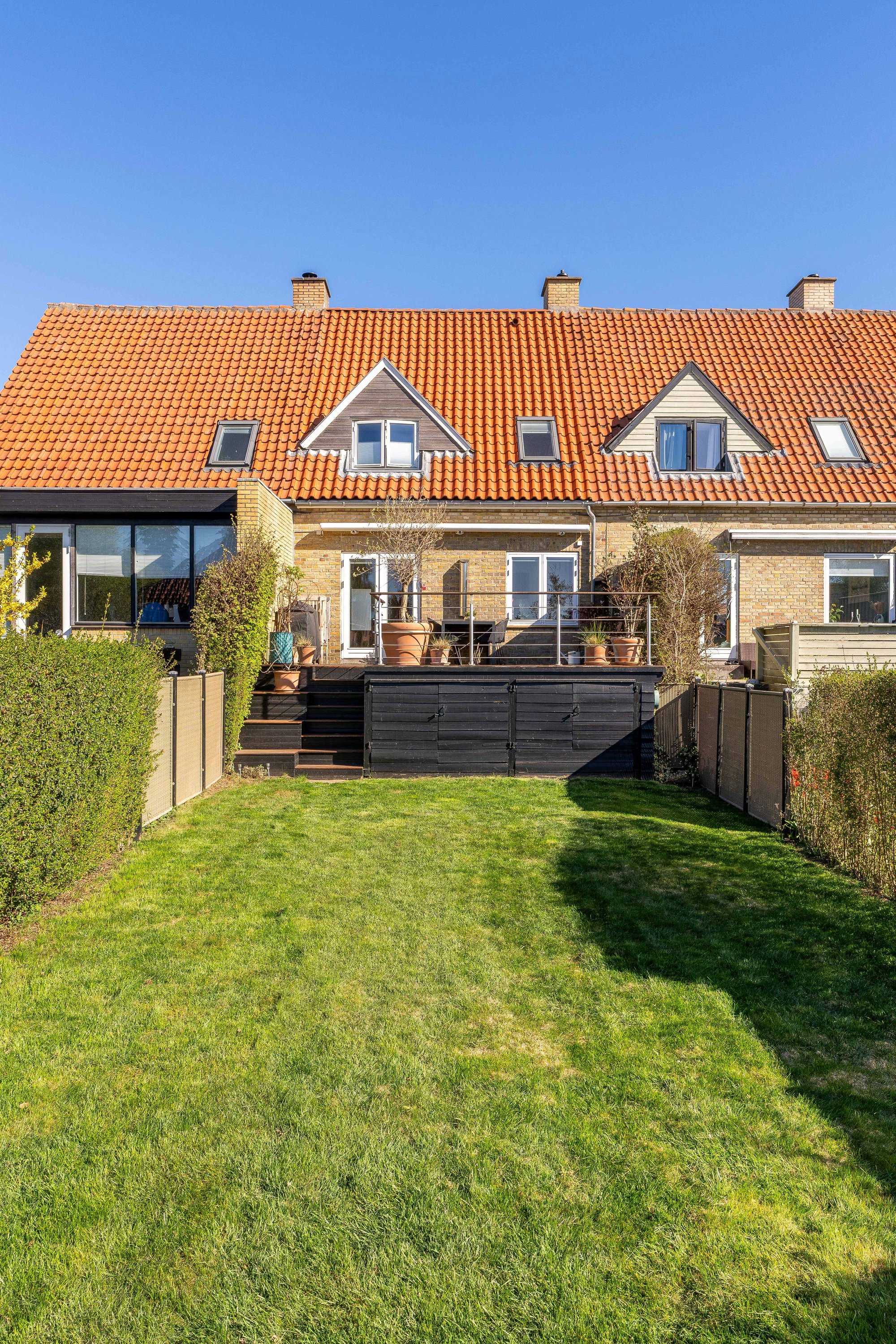 Fremhævet facade billede i fuldskærmstilstand. Billede af Maj Alle 103, 2860 Søborg
