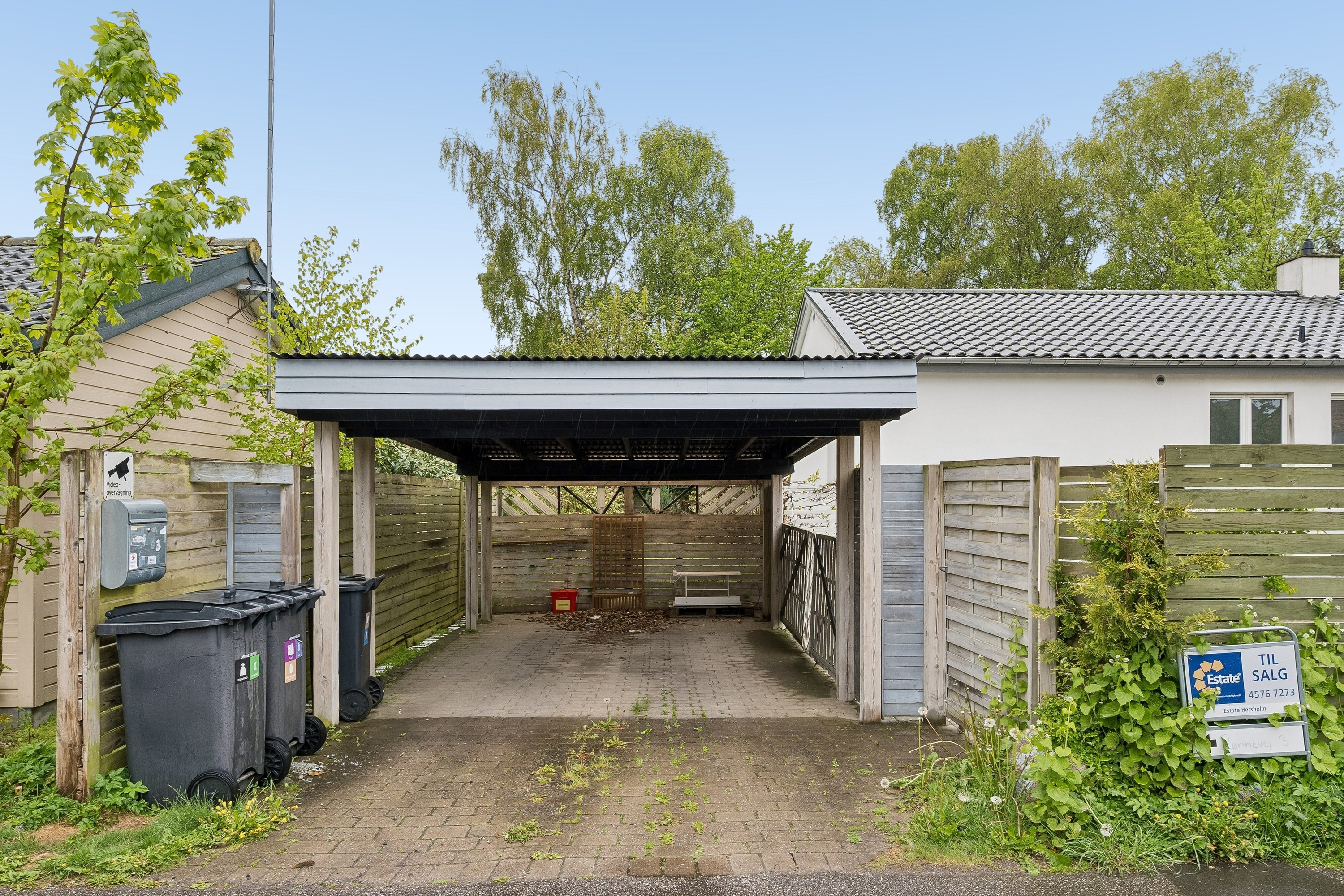 Fremhævet set fra vejen billede i fuldskærmstilstand. Billede af Rønnevej 3, 2980 Kokkedal