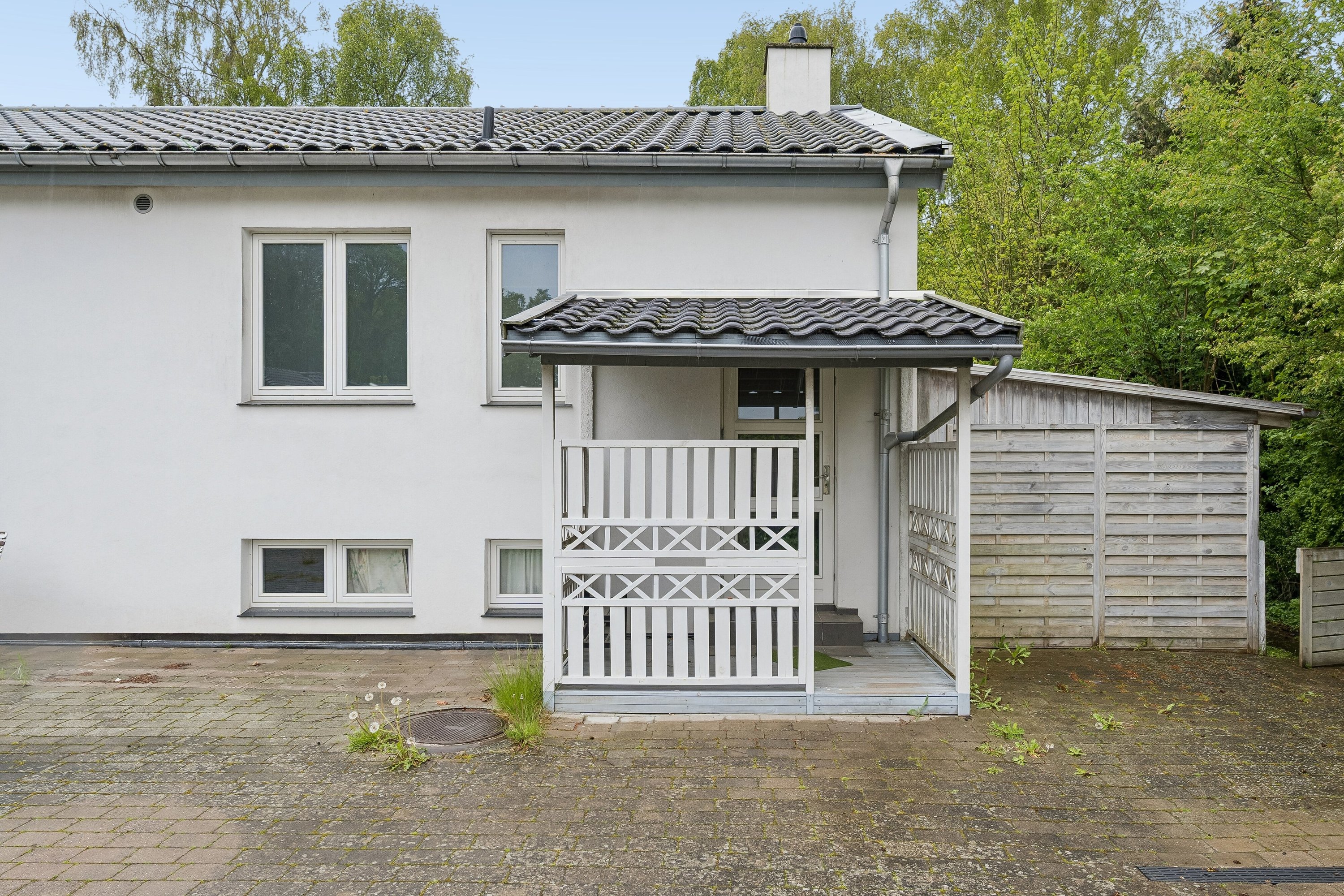 Fremhævet set fra haven billede i fuldskærmstilstand. Billede af Rønnevej 3, 2980 Kokkedal