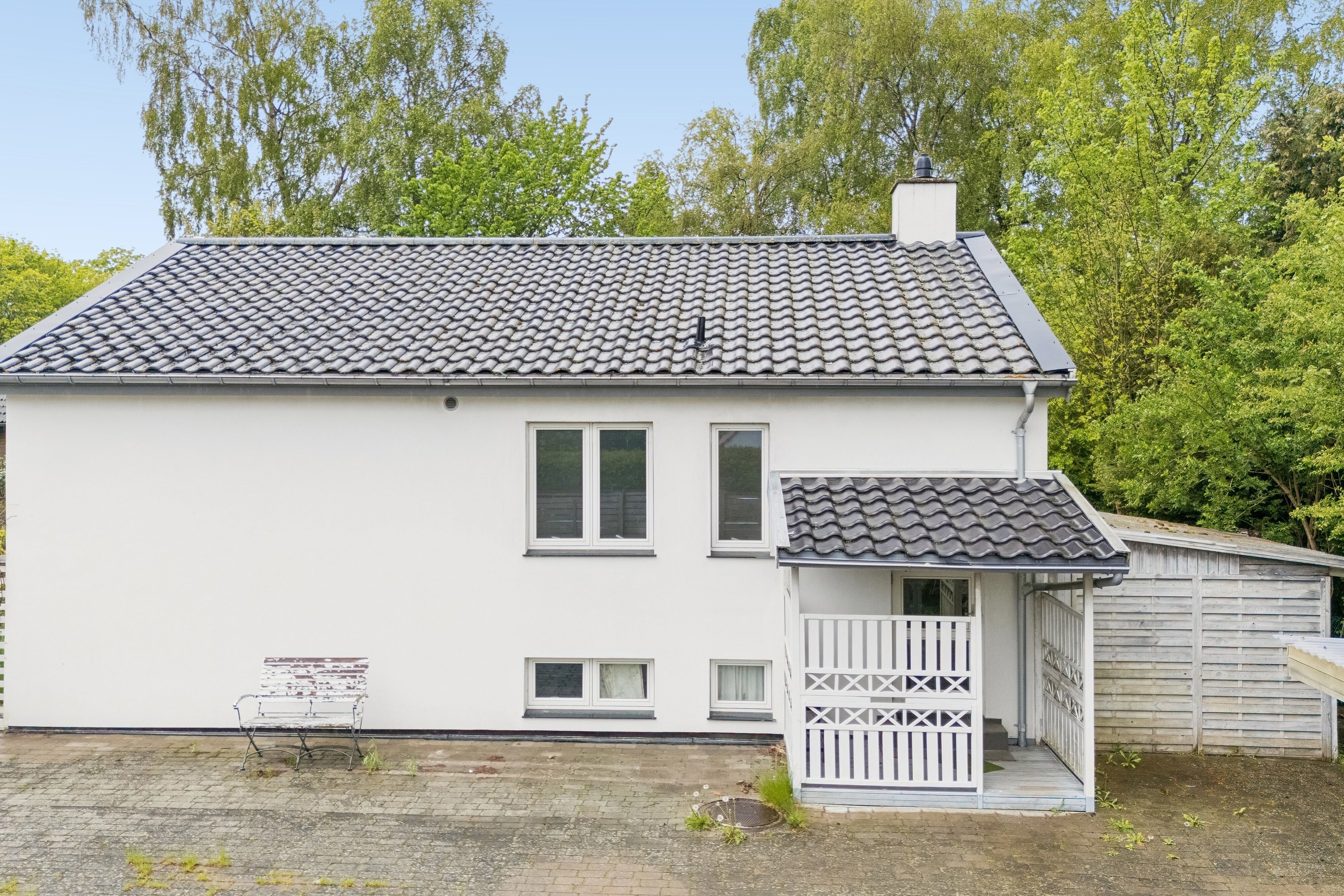 Miniaturebillede 1: set fra vejen. Billede af Rønnevej 3, 2980 Kokkedal