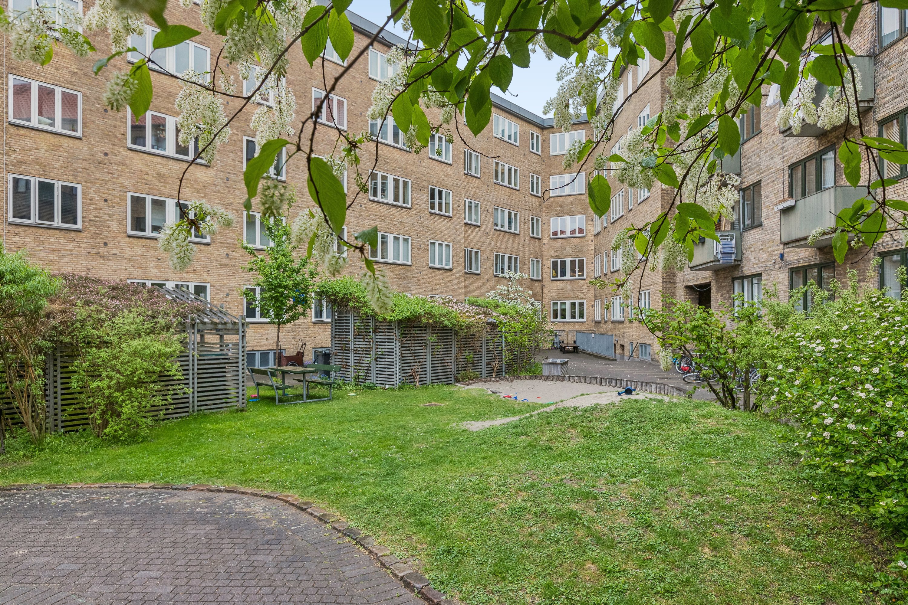 Fremhævet gårdmiljø billede i fuldskærmstilstand. Billede af Frankrigshusene 11, st.. tv., 2300 København S