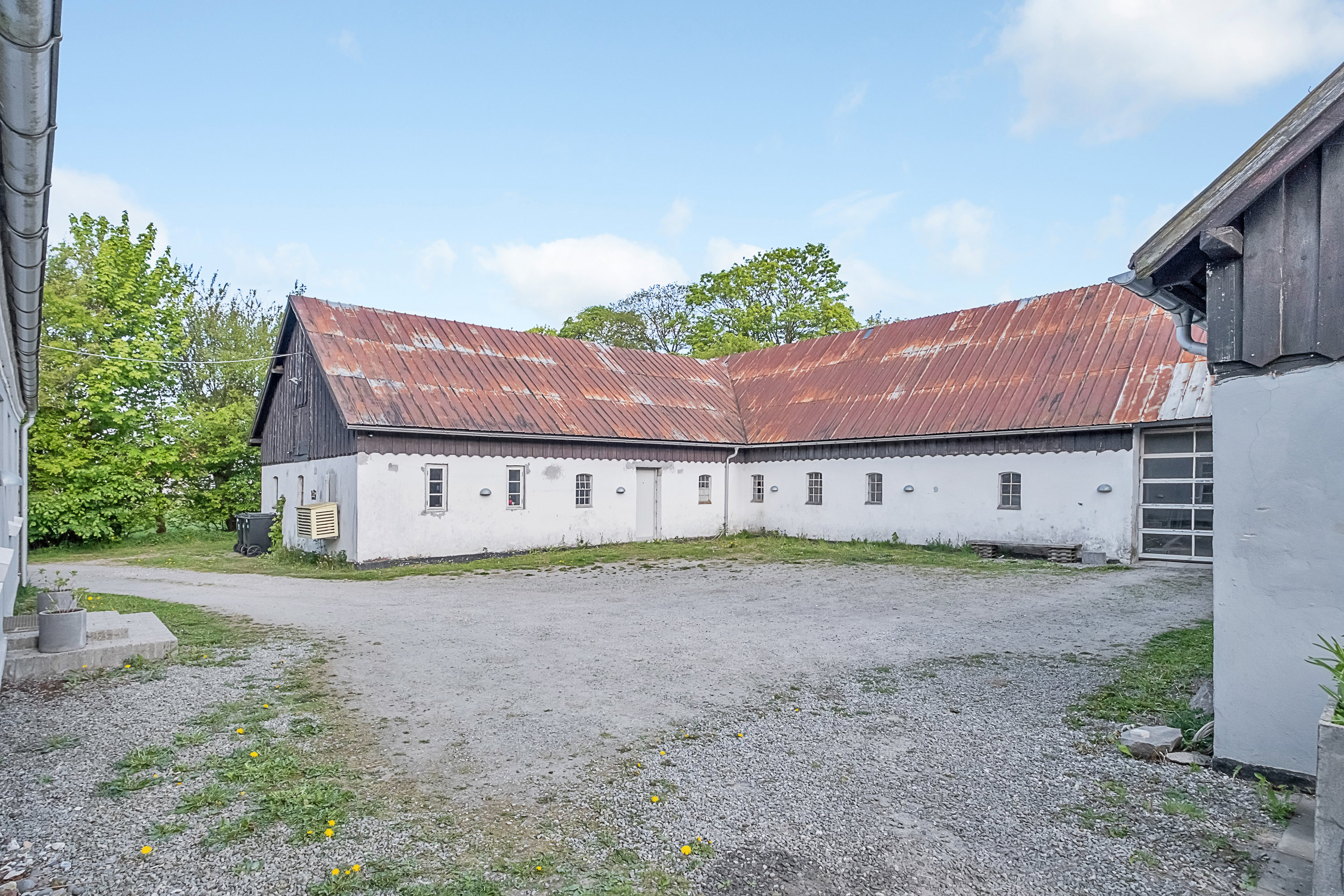 Fremhævet gårdsplads billede i fuldskærmstilstand. Billede af Clemensvej 5, Bendstrup, 8530 Hjortshøj