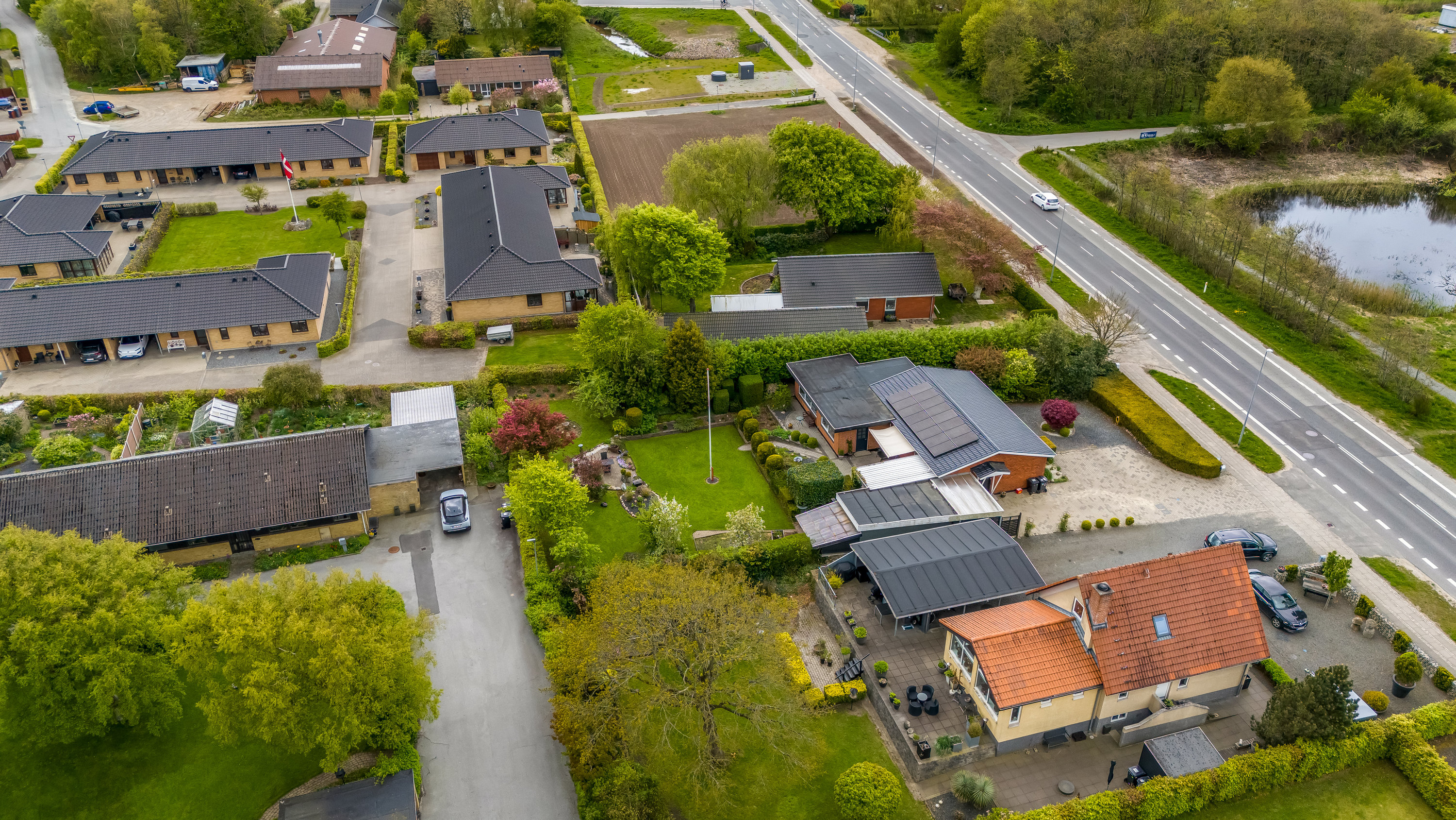Fremhævet luftfoto billede i fuldskærmstilstand. Billede af Holstebrovej 6, Rindum, 6950 Ringkøbing