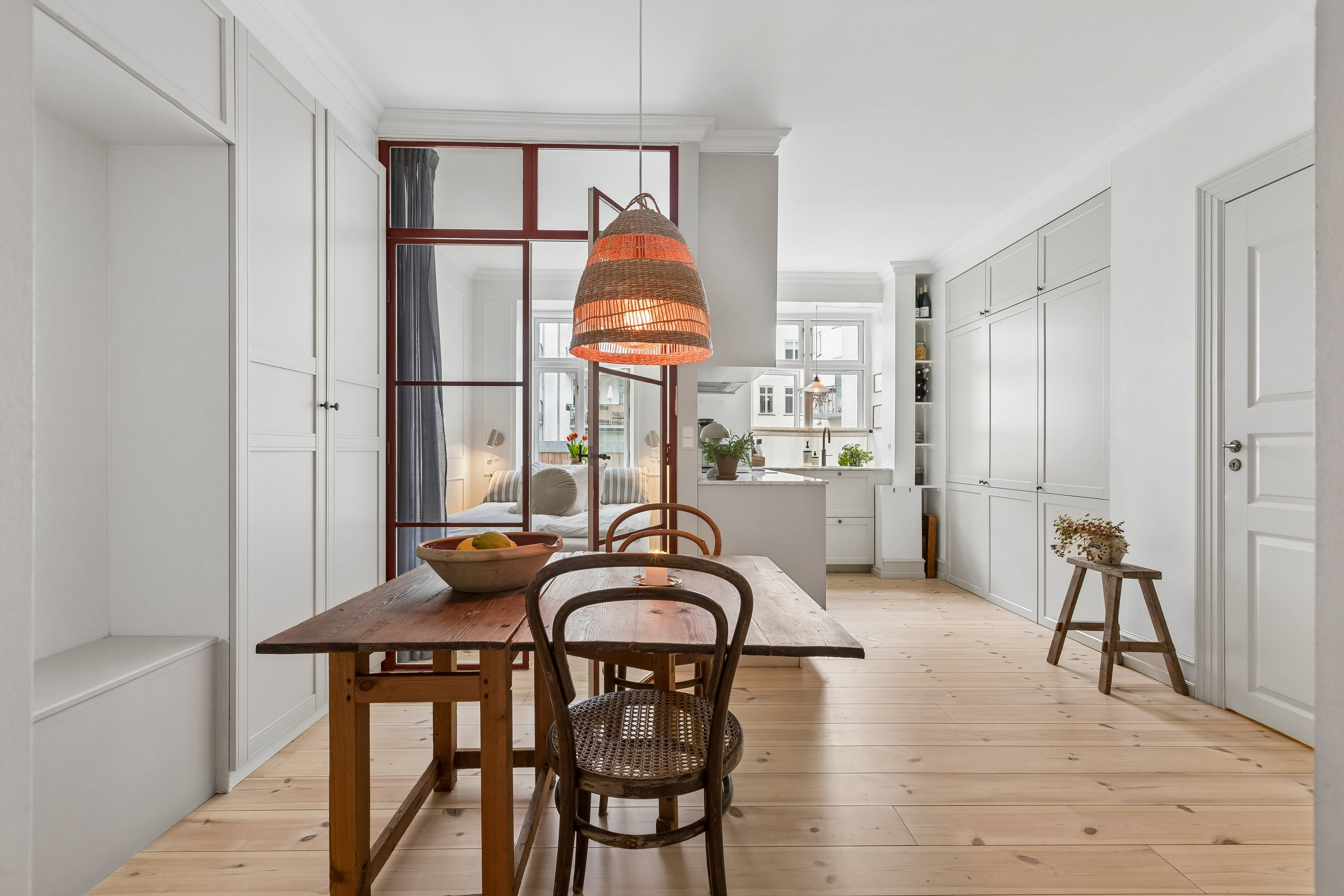 Fremhævet spisestue billede i fuldskærmstilstand. Billede af Æblestien 3, st.. tv., 2300 København S