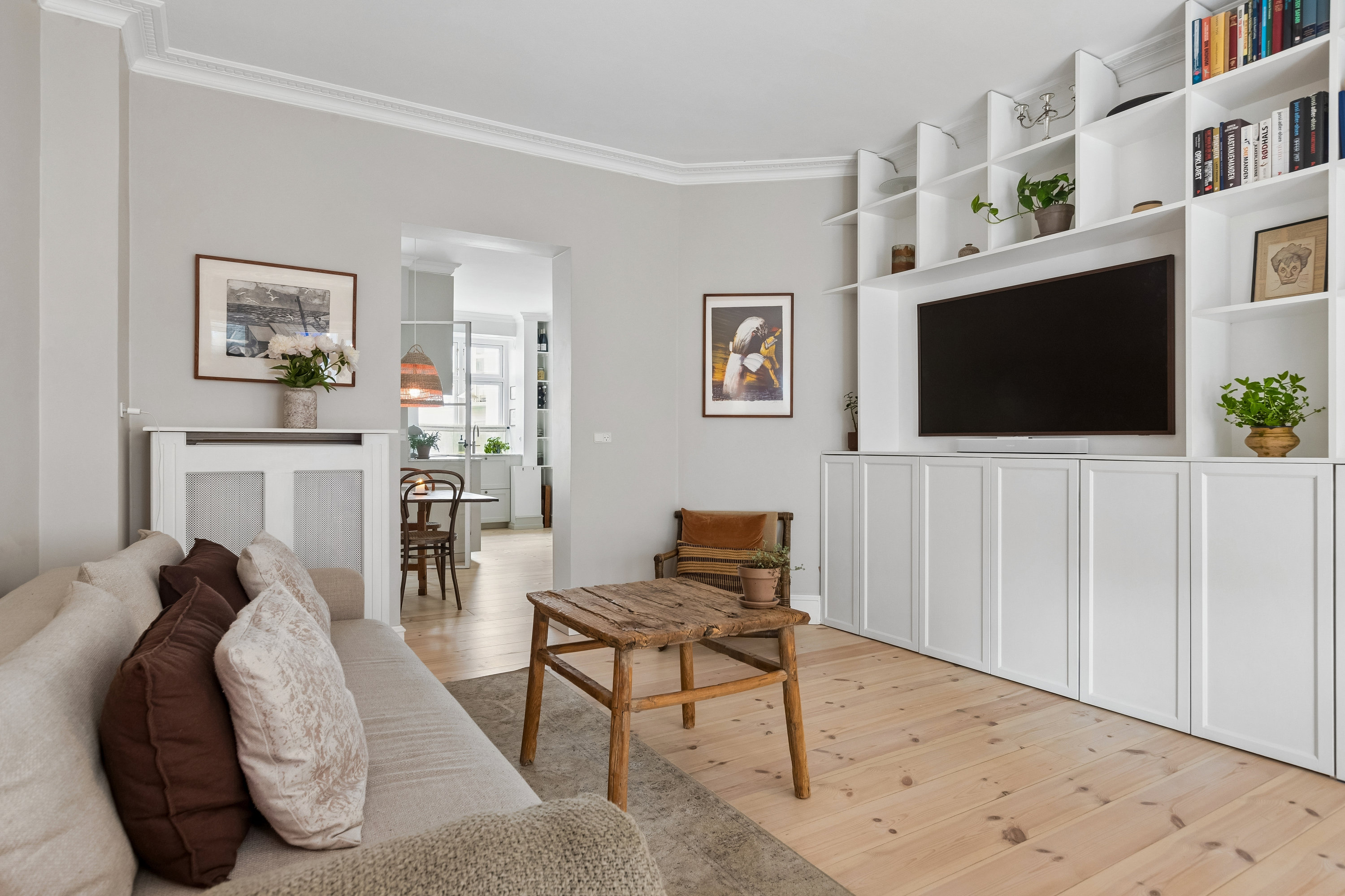 Fremhævet stue billede i fuldskærmstilstand. Billede af Æblestien 3, st.. tv., 2300 København S
