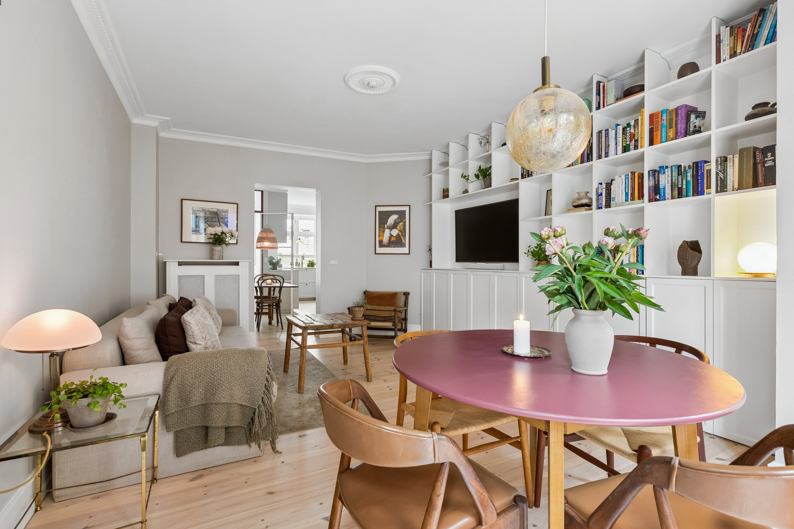 Fremhævet stue billede i fuldskærmstilstand. Billede af Æblestien 3, st.. tv., 2300 København S