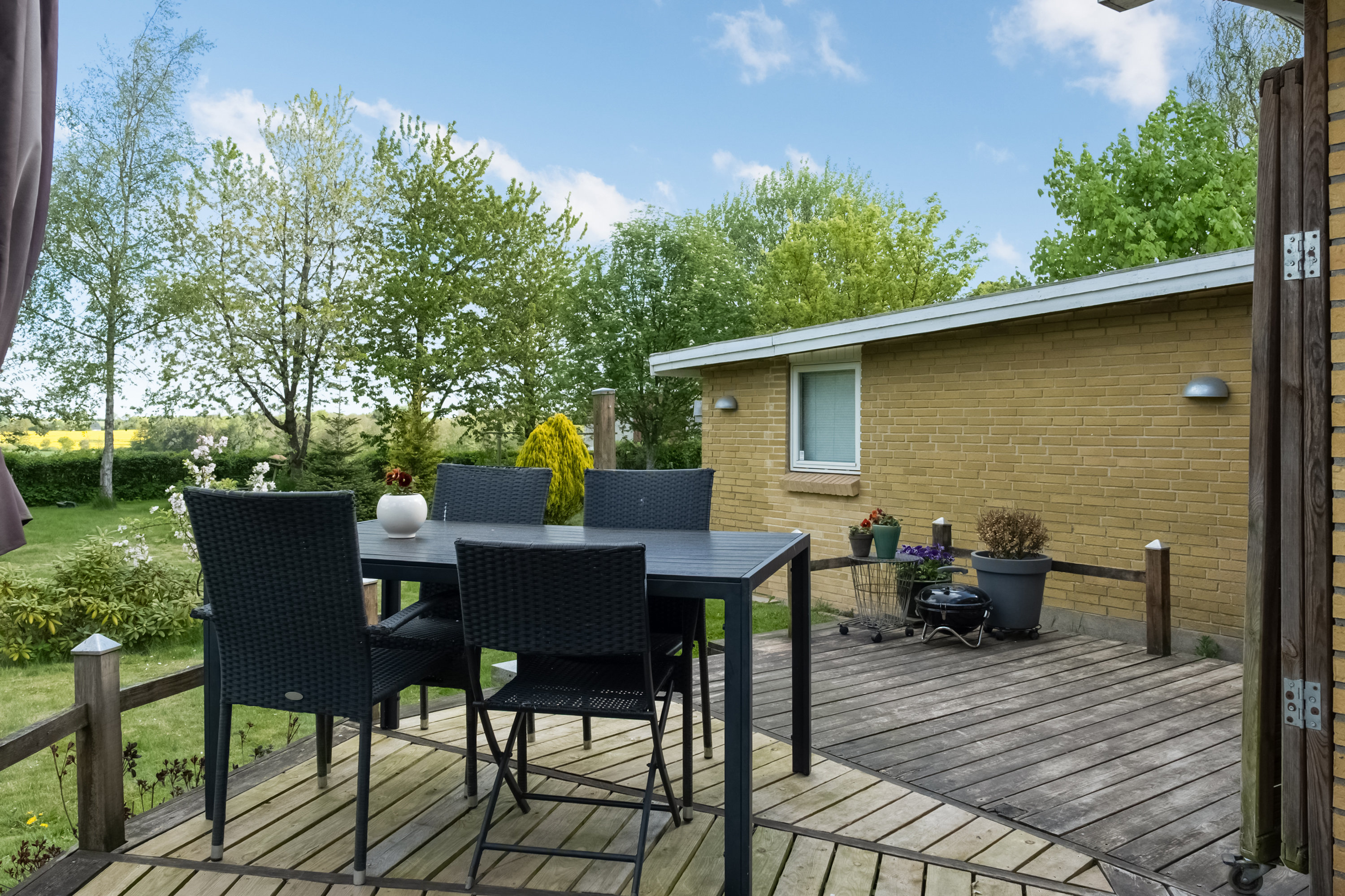 Fremhævet terrasse billede i fuldskærmstilstand. Billede af Chr. Richardtsvej 15, Ørsted, 5620 Glamsbjerg