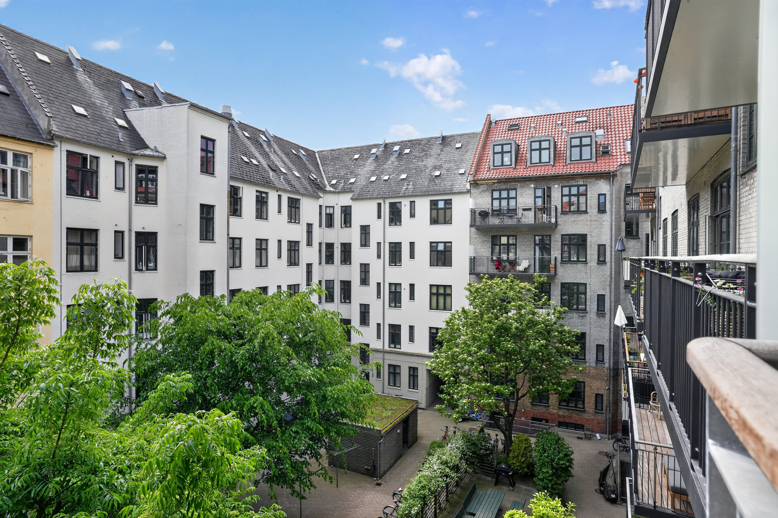 Fremhævet gårdmiljø billede i fuldskærmstilstand. Billede af Korsørgade 42, 3. th., 2100 København Ø