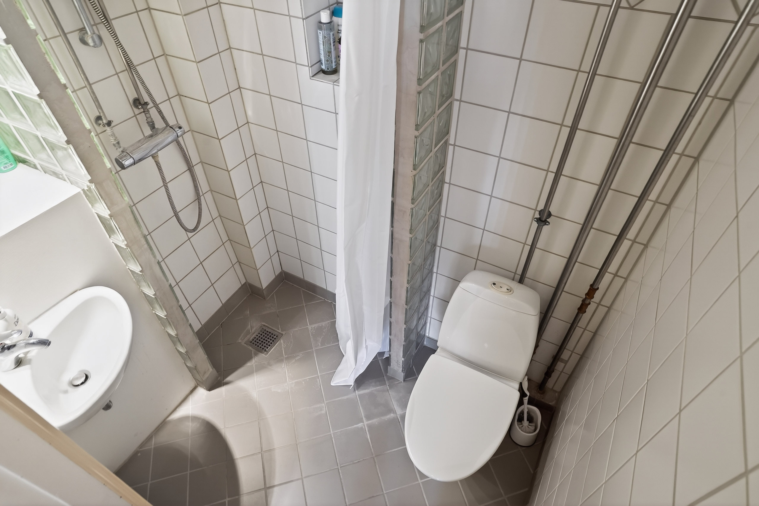 Fremhævet badeværelse billede i fuldskærmstilstand. Billede af Korsørgade 42, 3. th., 2100 København Ø
